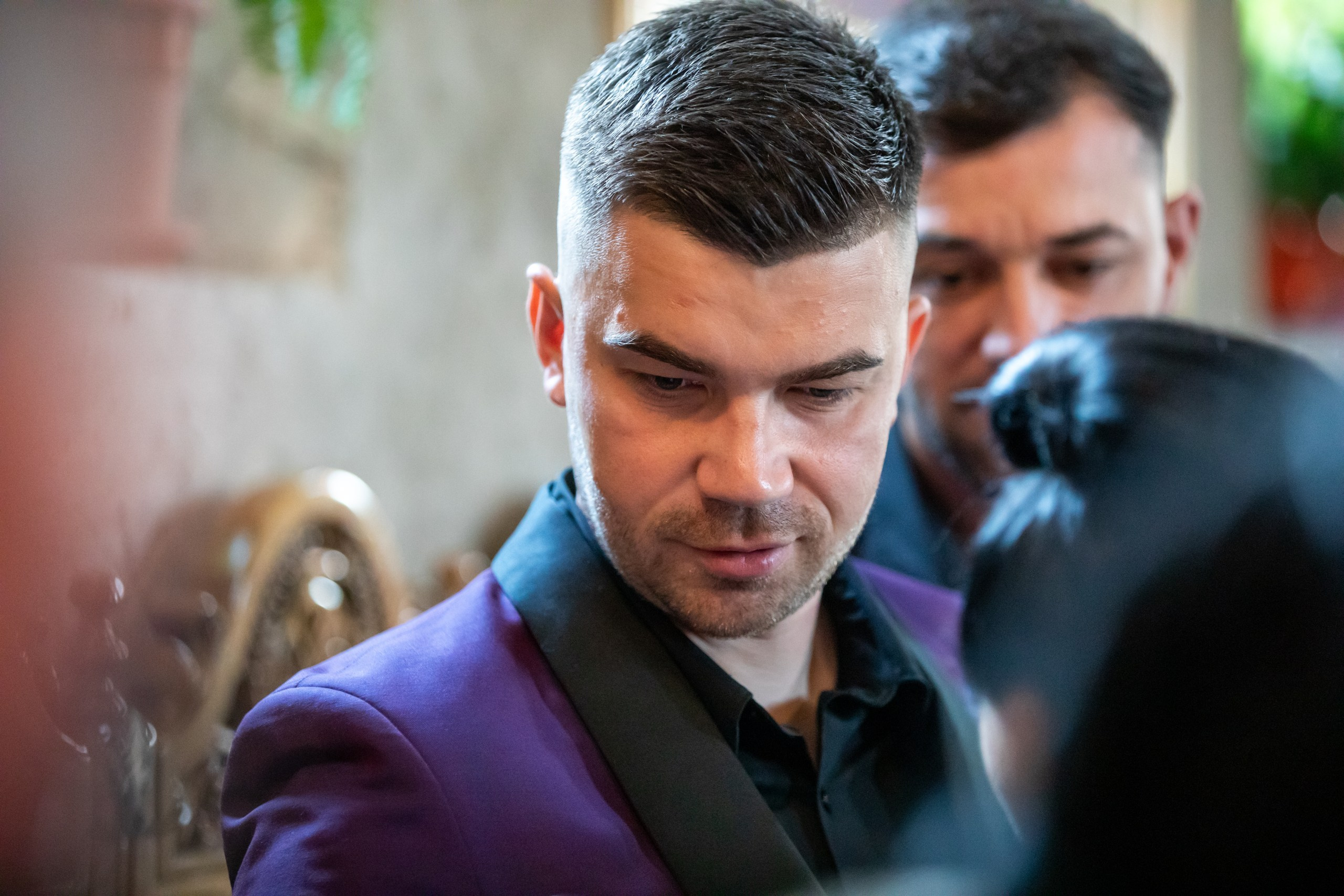 “Bebeluș botezat în biserică, ținut în brațe de nași” • “Detaliu cu lumânarea de botez decorată cu flori albe” • “Părinți emoționați alături de copilul lor la ceremonia de botez” • “Masa festivă de botez cu decor tematic și tort personalizat” • “Momentul în care preotul toarnă apă sfințită pe fruntea bebelușului” “Bebeluș în rochie albă de botez, zâmbind în brațele mamei” • “Detaliu cu cruciulița de botez așezată pe o pernă de satin” • “Părinți și nași aprinzând lumânările în timpul ceremoniei de botez” • “Tort de botez decorat cu figurine tematice și numele copilului” • “Copil botezat dormind liniștit în pătuțul decorat festiv” • “Momentul în care preotul binecuvântează copilul în fața altarului” • “Invitați adunându-se în jurul mesei festive la petrecerea de botez” • “Bebeluș ținând în mână o jucărie personalizată primită la botez” • “Familie fericită pozând împreună după ceremonia de botez” • “Decor tematic cu baloane și flori la locația petrecerii de botez” fotograf Botoșani fotograf evenimente fotograf botez Alin Chirila fotograf alinofotostudio,- Preotul ținându-l pe micuțul Mathias Gabriel la botez, în biserica Înălțarea Domnului, Copălău - Detalii de la botezul lui Mathias – lumânare, trusou și icoană - Familia lui Mathias Gabriel alături de micuț, în ziua botezului - Portret emoționant cu mama și bebelușul în brațe, în biserică,fotograf profesionist evenimente Botoșani, Iași, Suceava, Fălticeni, Bacău, Pașcani, Roman - AlinoFotoStudio by Alin Chirilă - servicii foto nuntă, botez, cununie, ședințe foto creative, albume personalizate, fotografii emoționante și calitative pentru cele mai importante momente din viață,fotograf nuntă Botoșani Alin Chirilă, ședință foto botez Iași - AlinoFotoStudio, servicii fotograf profesionist evenimente Suceava, fotograf cununie civilă Fălticeni - Alin Chirilă, album foto nuntă personalizat Bacău.“Bebeluș botezat în biserică, ținut în brațe de nași” • “Detaliu cu lumânarea de botez decorată cu flori albe” • “Părinți emoționați alături de copilul lor la ceremonia de botez” • “Masa festivă de botez cu decor tematic și tort personalizat” • “Momentul în care preotul toarnă apă sfințită pe fruntea bebelușului” “Bebeluș în rochie albă de botez, zâmbind în brațele mamei” • “Detaliu cu cruciulița de botez așezată pe o pernă de satin” • “Părinți și nași aprinzând lumânările în timpul ceremoniei de botez” • “Tort de botez decorat cu figurine tematice și numele copilului” • “Copil botezat dormind liniștit în pătuțul decorat festiv” • “Momentul în care preotul binecuvântează copilul în fața altarului” • “Invitați adunându-se în jurul mesei festive la petrecerea de botez” • “Bebeluș ținând în mână o jucărie personalizată primită la botez” • “Familie fericită pozând împreună după ceremonia de botez” • “Decor tematic cu baloane și flori la locația petrecerii de botez” fotograf Botoșani fotograf evenimente fotograf botez Alin Chirila fotograf alinofotostudio.fotograf botez Amelis Maria, fotografie botez Botoșani, fotograf Alin Chirilă, amintiri botez, fotografii botez, botez Amelis Maria, fotograf copii, fotografie botez în Botoșani,