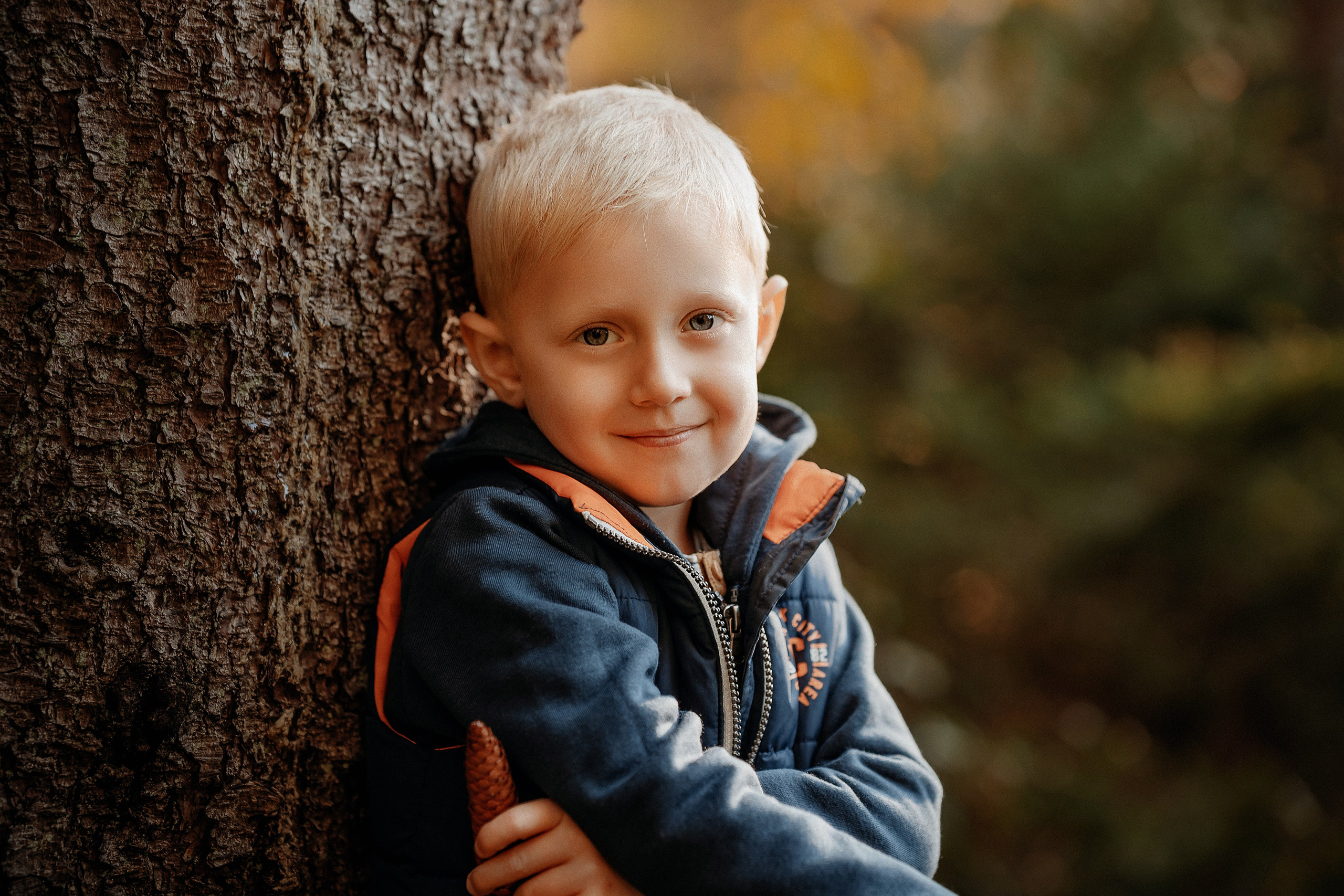Familienausflug im Herbstwald. Portraitfotografie in Gründau Elena Ohnstedt