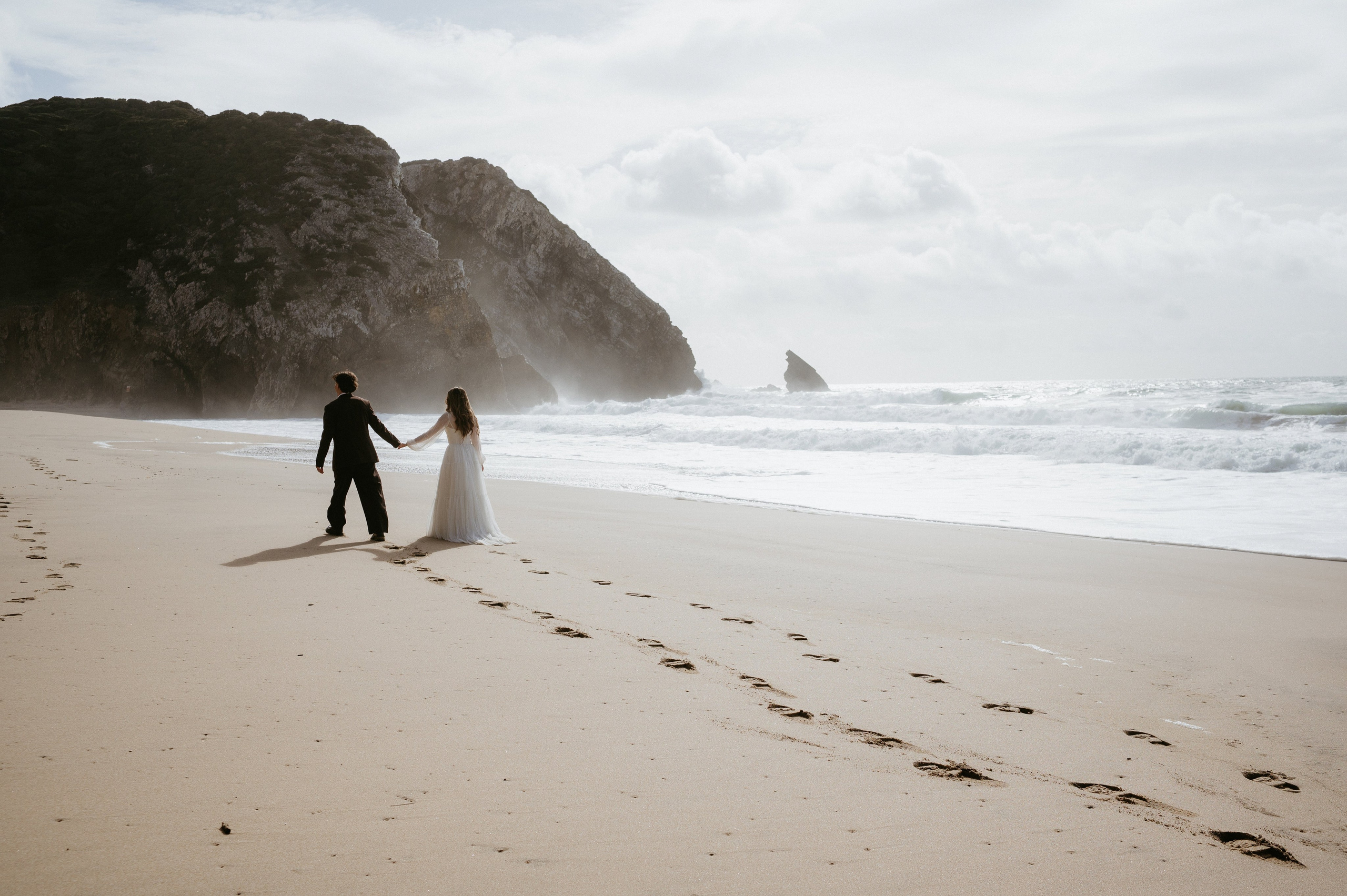 Ședință foto de nuntă pe plaja Adraga – emoție la malul oceanului Atlantic. Valentin Melen — wedding photographer