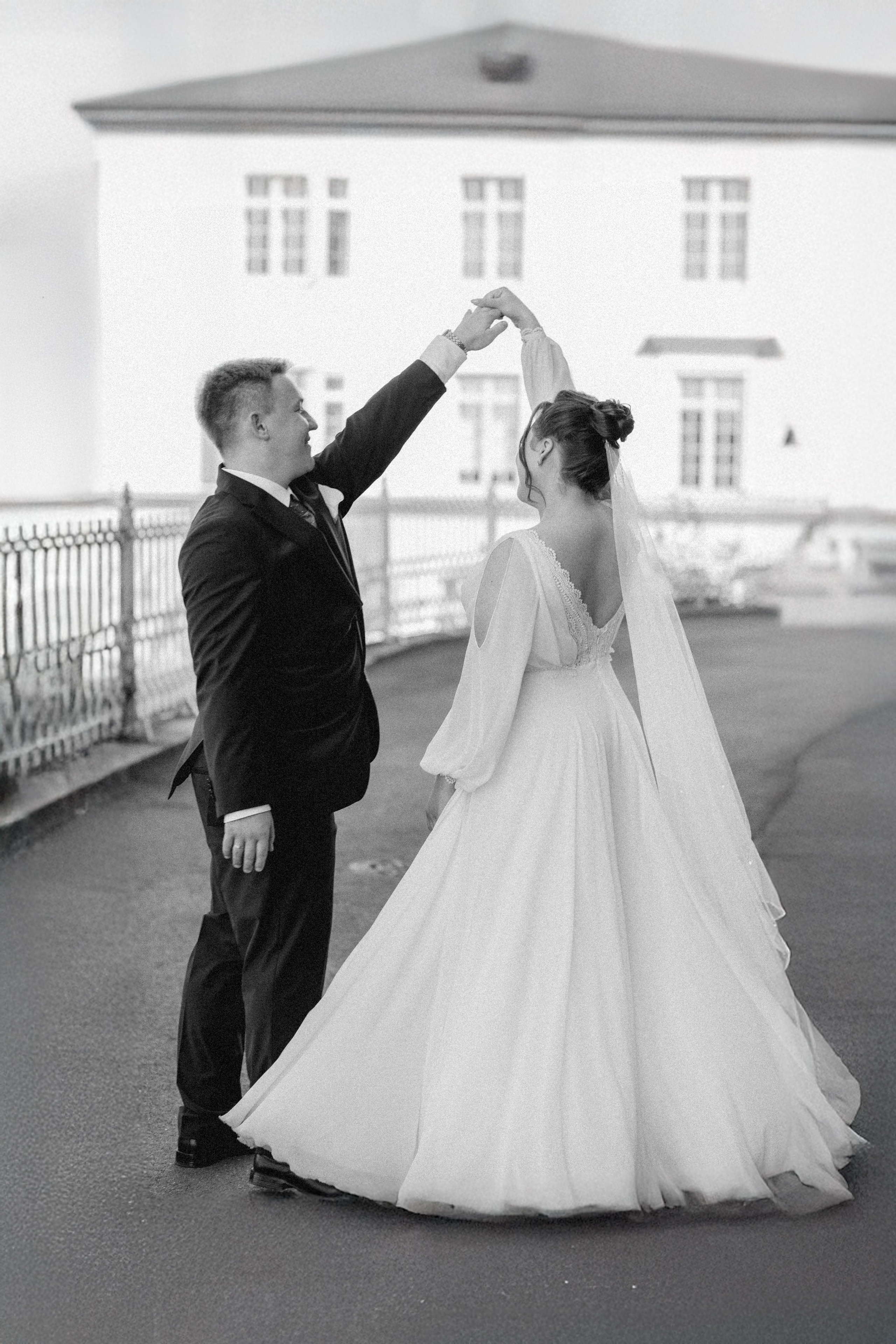 Hääkuvaus. Valokuvausta Helsingissä, Uudella Maalla ja muualla Suomessa. Olen valokuvaaja, joka kuvaa hääkuvia ja tapahtumia