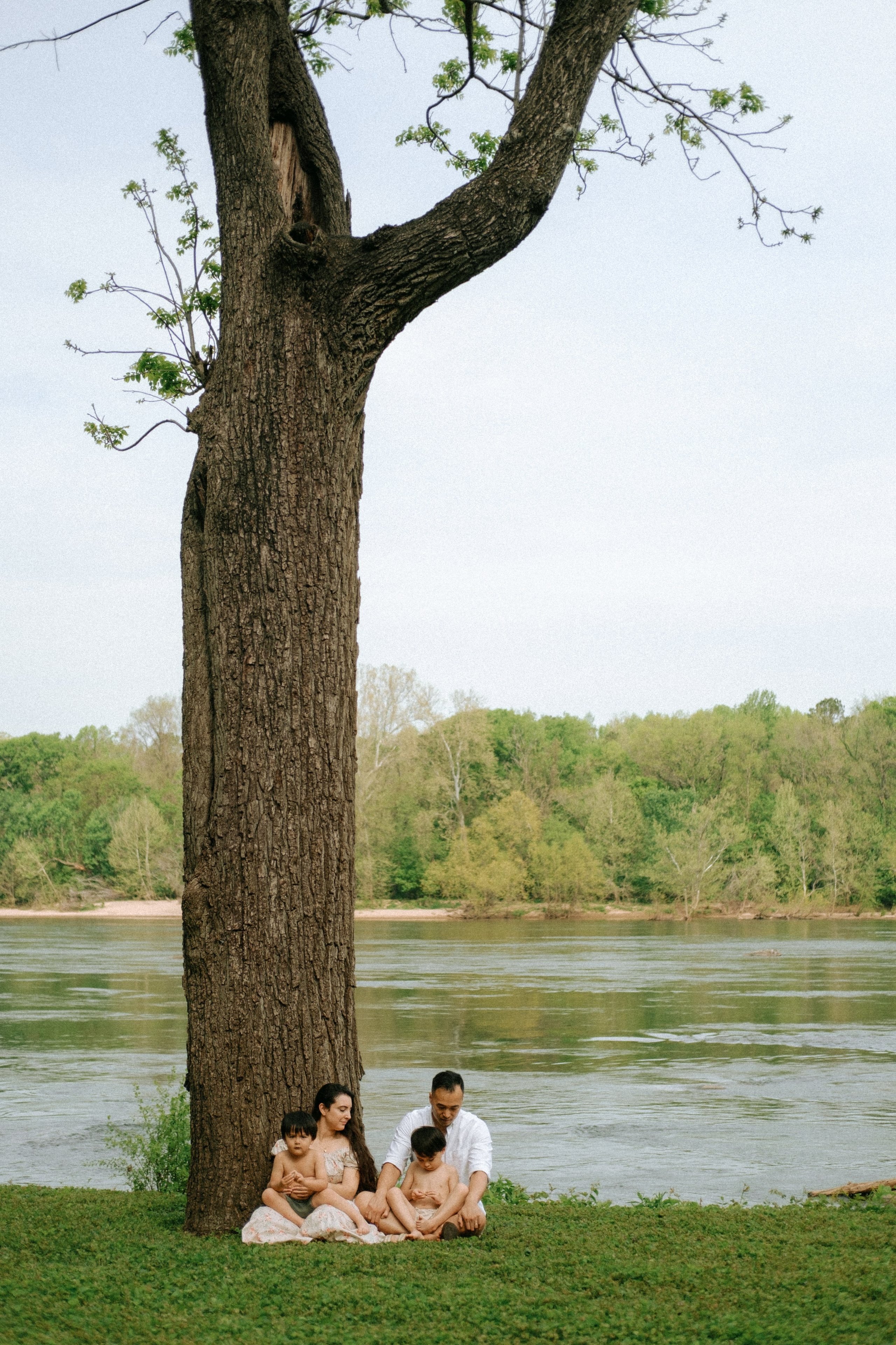 Cozy In-Home Family Photo Session in a Historic Richmond Victorian Home. Family Photographer Anna Dobrovolskaia | Richmond, VA