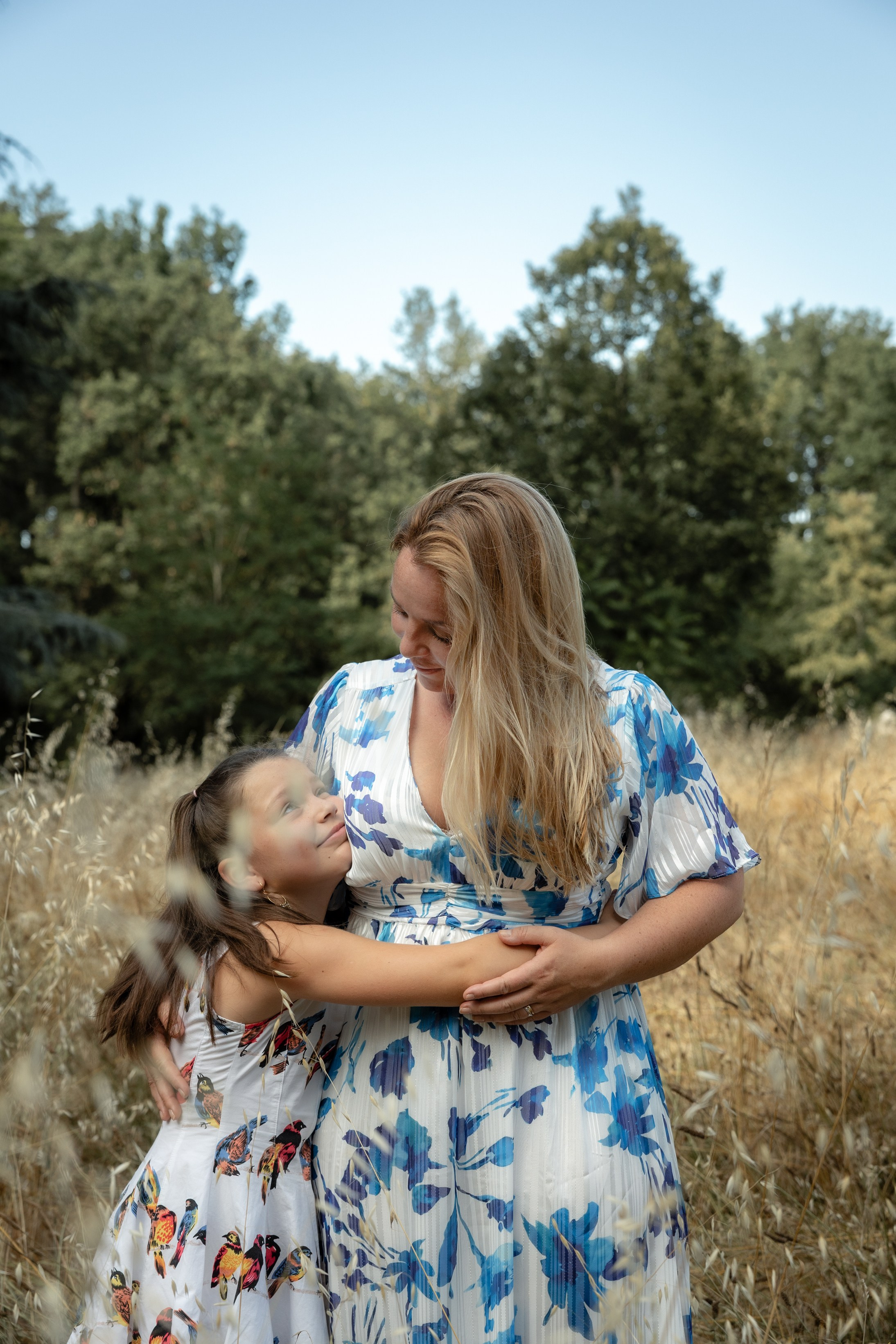 Family photoshoot in Parc du Cabirol, Colomiers. Eugenie Smirnova — wedding, corporate and lifestyle photographer in Toulouse and Southwest France