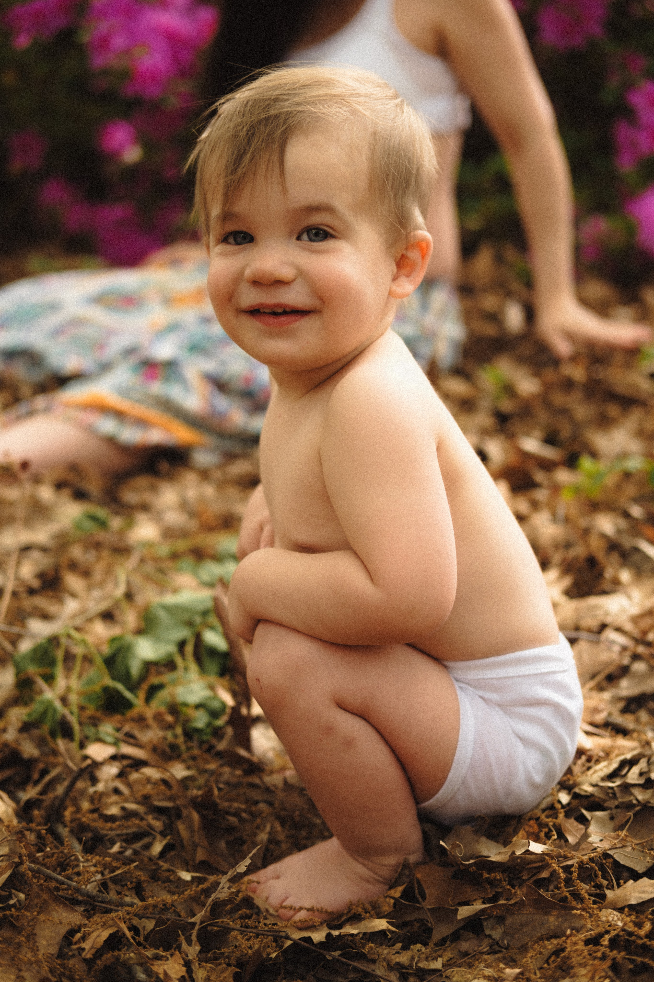 Spring Maternity Session at Bryan Park in Richmond, VA. Family Photographer Anna Dobrovolskaia | Richmond, VA