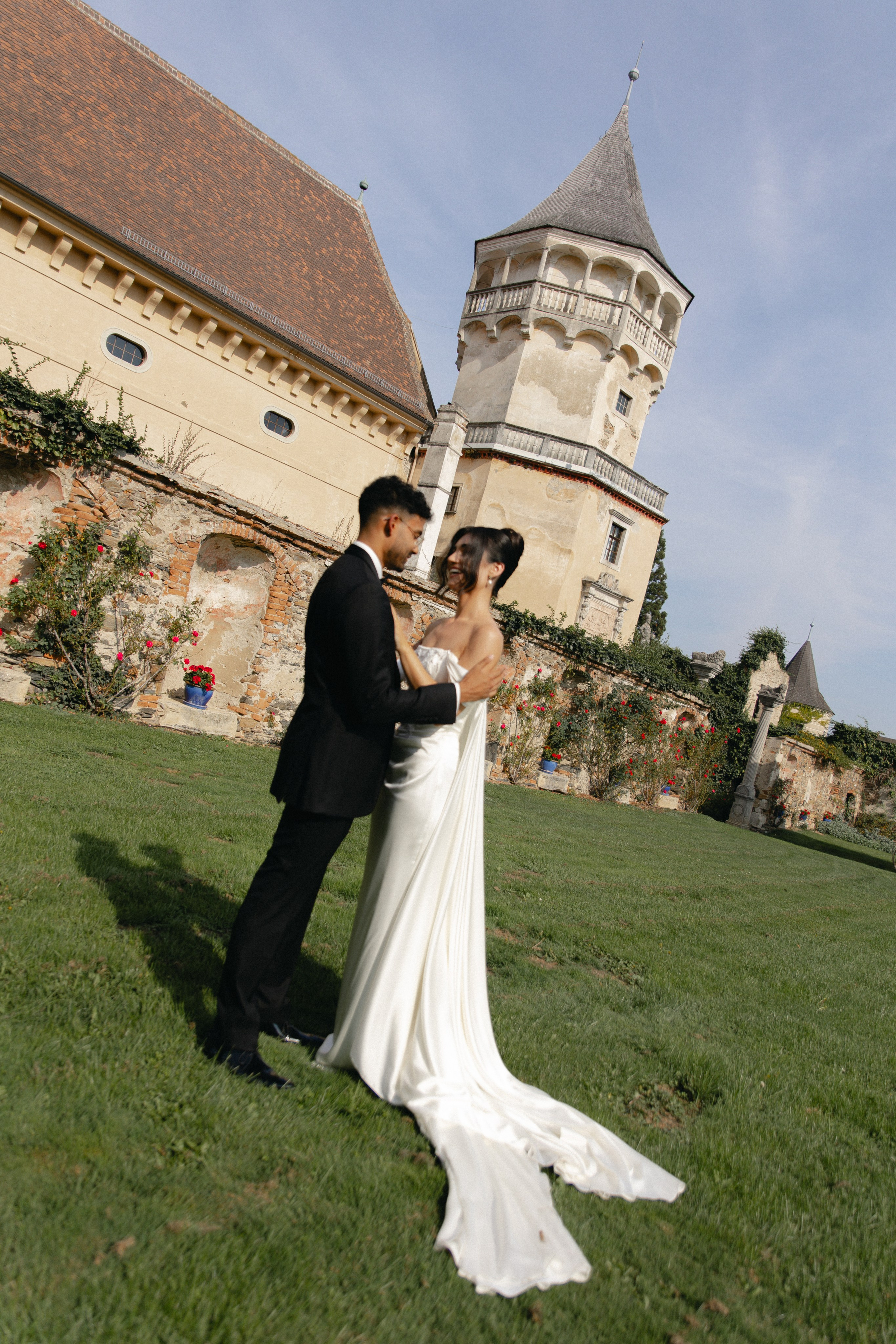 Elegant Castle Wedding in Austria | Alwin & Ruth’s Fairytale Celebration. Wedding photographer and videographer based in Timisoara, Romania
