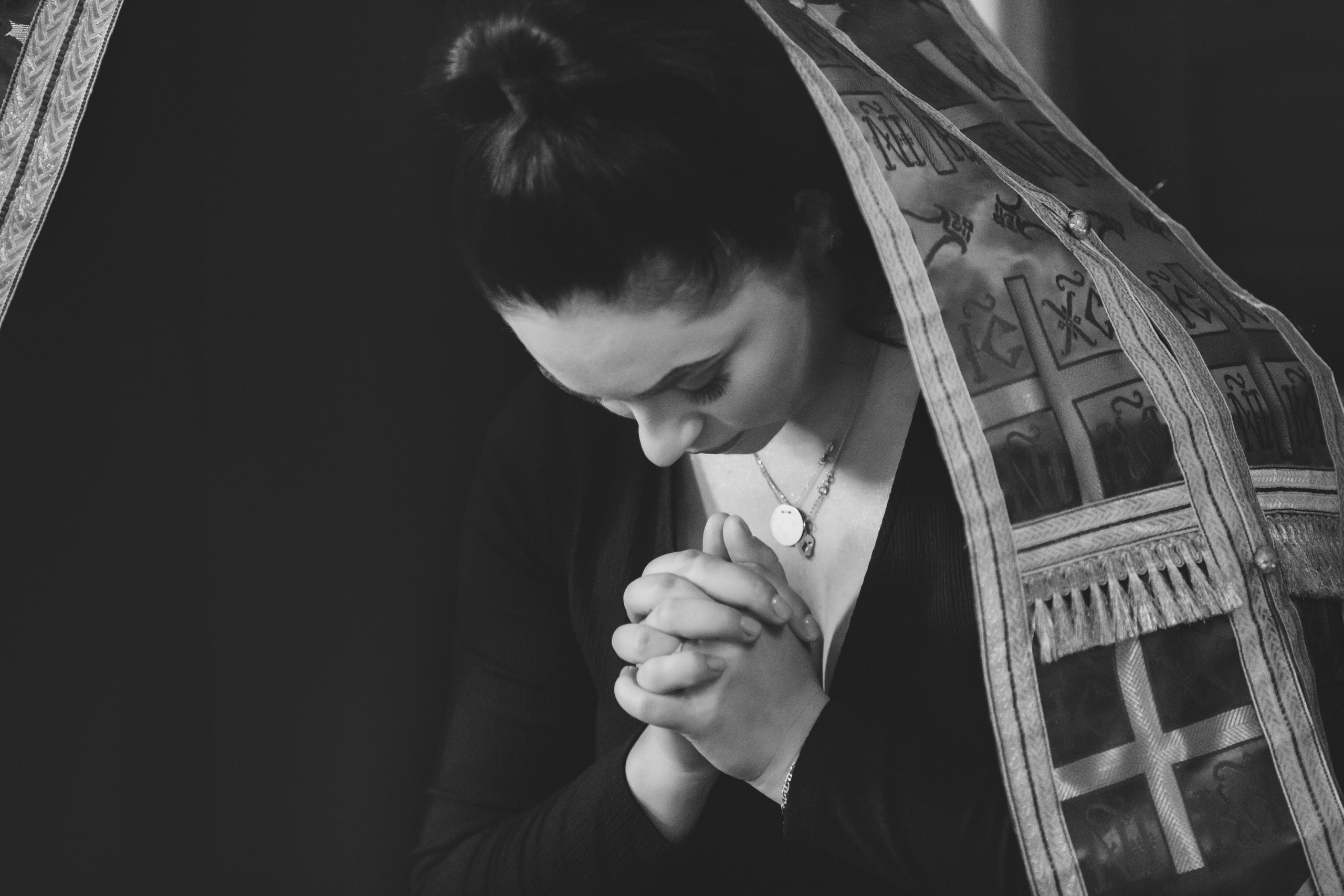 “Bebeluș botezat în biserică, ținut în brațe de nași” • “Detaliu cu lumânarea de botez decorată cu flori albe” • “Părinți emoționați alături de copilul lor la ceremonia de botez” • “Masa festivă de botez cu decor tematic și tort personalizat” • “Momentul în care preotul toarnă apă sfințită pe fruntea bebelușului” “Bebeluș în rochie albă de botez, zâmbind în brațele mamei” • “Detaliu cu cruciulița de botez așezată pe o pernă de satin” • “Părinți și nași aprinzând lumânările în timpul ceremoniei de botez” • “Tort de botez decorat cu figurine tematice și numele copilului” • “Copil botezat dormind liniștit în pătuțul decorat festiv” • “Momentul în care preotul binecuvântează copilul în fața altarului” • “Invitați adunându-se în jurul mesei festive la petrecerea de botez” • “Bebeluș ținând în mână o jucărie personalizată primită la botez” • “Familie fericită pozând împreună după ceremonia de botez” • “Decor tematic cu baloane și flori la locația petrecerii de botez” fotograf Botoșani fotograf evenimente fotograf botez Alin Chirila fotograf alinofotostudio,- Preotul ținându-l pe micuțul Mathias Gabriel la botez, în biserica Înălțarea Domnului, Copălău - Detalii de la botezul lui Mathias – lumânare, trusou și icoană - Familia lui Mathias Gabriel alături de micuț, în ziua botezului - Portret emoționant cu mama și bebelușul în brațe, în biserică,fotograf profesionist evenimente Botoșani, Iași, Suceava, Fălticeni, Bacău, Pașcani, Roman - AlinoFotoStudio by Alin Chirilă - servicii foto nuntă, botez, cununie, ședințe foto creative, albume personalizate, fotografii emoționante și calitative pentru cele mai importante momente din viață,fotograf nuntă Botoșani Alin Chirilă, ședință foto botez Iași - AlinoFotoStudio, servicii fotograf profesionist evenimente Suceava, fotograf cununie civilă Fălticeni - Alin Chirilă, album foto nuntă personalizat Bacău.“Bebeluș botezat în biserică, ținut în brațe de nași” • “Detaliu cu lumânarea de botez decorată cu flori albe” • “Părinți emoționați alături de copilul lor la ceremonia de botez” • “Masa festivă de botez cu decor tematic și tort personalizat” • “Momentul în care preotul toarnă apă sfințită pe fruntea bebelușului” “Bebeluș în rochie albă de botez, zâmbind în brațele mamei” • “Detaliu cu cruciulița de botez așezată pe o pernă de satin” • “Părinți și nași aprinzând lumânările în timpul ceremoniei de botez” • “Tort de botez decorat cu figurine tematice și numele copilului” • “Copil botezat dormind liniștit în pătuțul decorat festiv” • “Momentul în care preotul binecuvântează copilul în fața altarului” • “Invitați adunându-se în jurul mesei festive la petrecerea de botez” • “Bebeluș ținând în mână o jucărie personalizată primită la botez” • “Familie fericită pozând împreună după ceremonia de botez” • “Decor tematic cu baloane și flori la locația petrecerii de botez” fotograf Botoșani fotograf evenimente fotograf botez Alin Chirila fotograf alinofotostudio.fotograf botez Amelis Maria, fotografie botez Botoșani, fotograf Alin Chirilă, amintiri botez, fotografii botez, botez Amelis Maria, fotograf copii, fotografie botez în Botoșani,