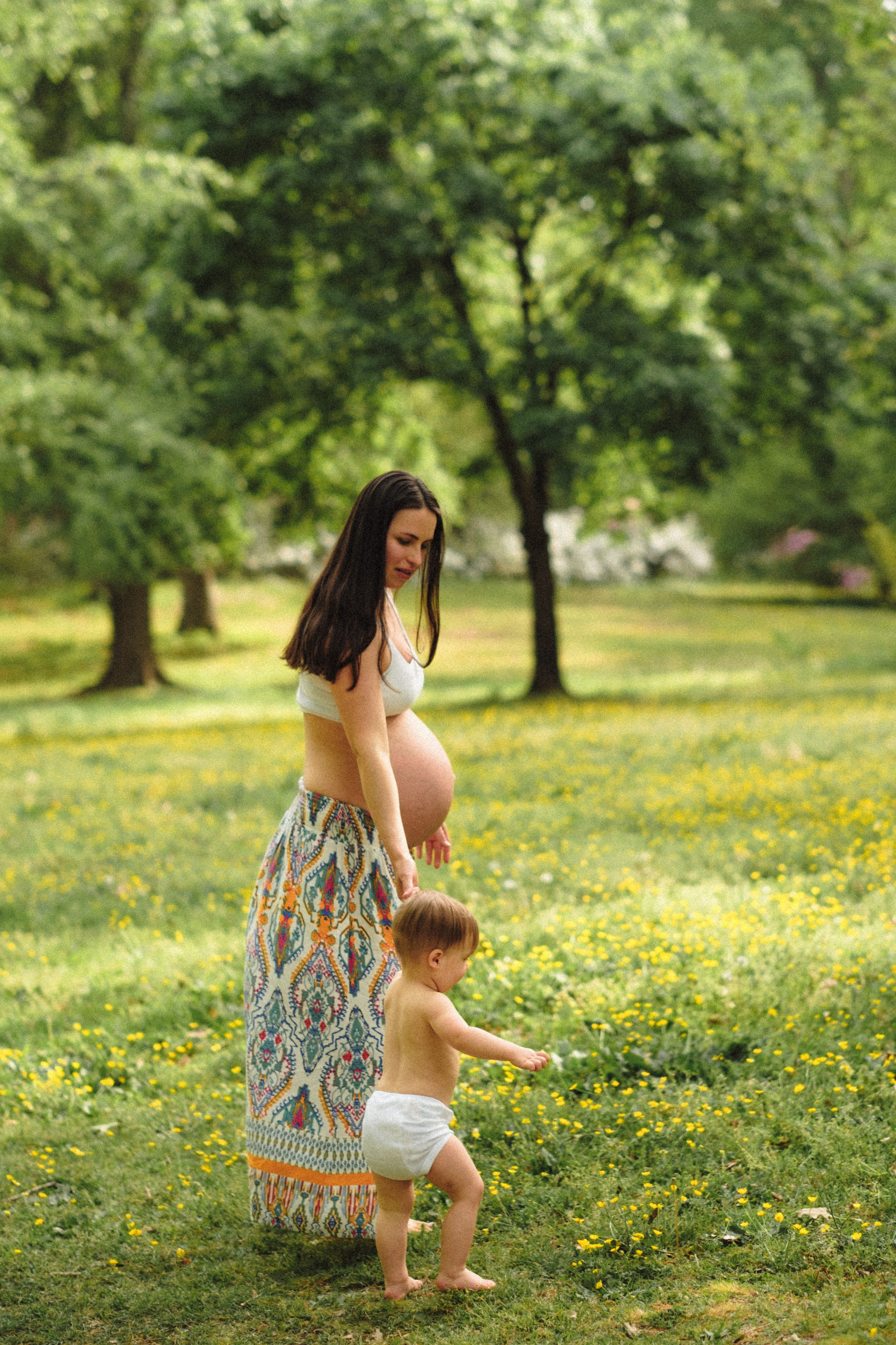Spring Maternity Session at Bryan Park in Richmond, VA. Family Photographer Anna Dobrovolskaia | Richmond, VA