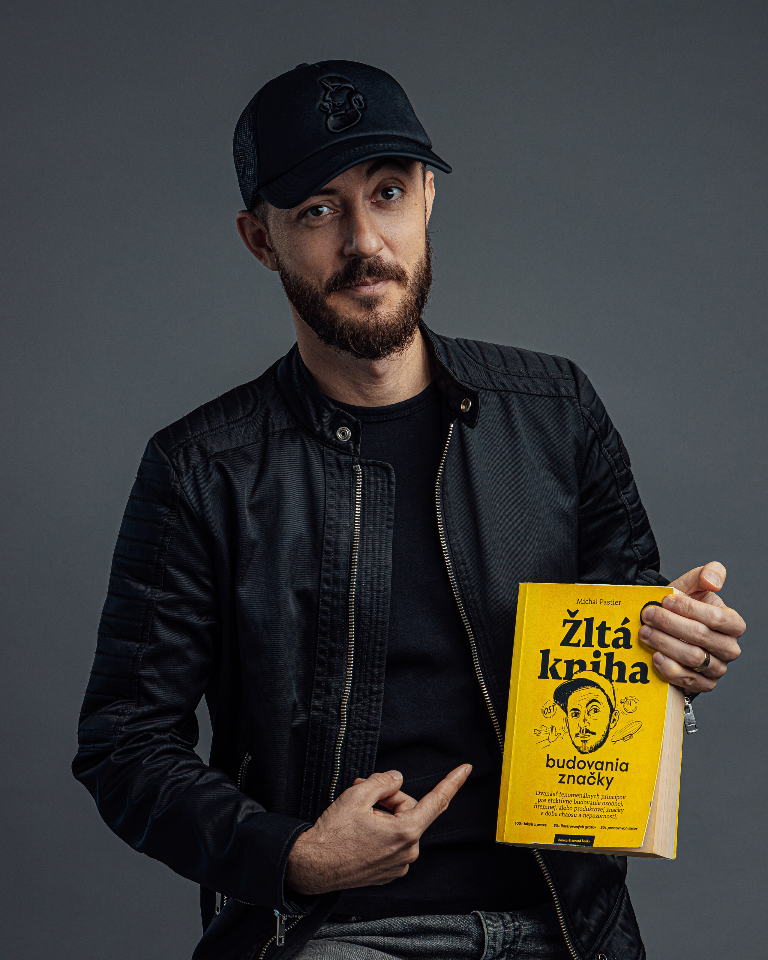 Profesionálny portrétny fotograf v Bratislave — Pasha Borsai