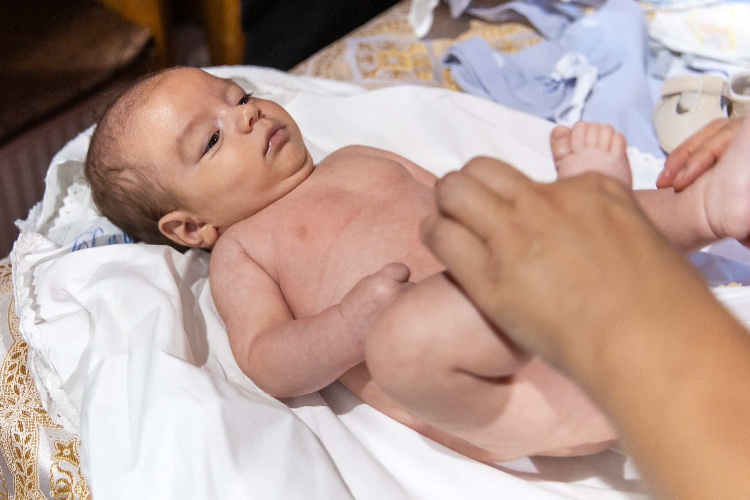 fotograf botez , fotografie botez Botoșani, fotograf Alin Chirilă, amintiri botez, fotografii botez, botez Miruna Parascheva, fotograf copii, fotografie botez în Botoșani-alt="botez , fotografie botez Alin Chirilă, amintiri botez, fotografii emoționante botez Botoșani"-- fotografii-botez-bebelus- amintiri-botez-micuț- moment-sfânt-crestinare- fotografie-emotionanta-botez- detalii-botez-bebelusi- parinti-fericiti-la-botez- fotograf-botez-profesionist- botez-in-biserica-ortodoxa- micuț-botezat-cu-emoție- zâmbete-și-lacrimi-la-botez- bebeluș-la-cristelniță- decor-botez-colorat- botez-cu-dragoste-și-credință- emotie-pura-la-botez- fotograf-botez-botosani- botez-iasi-suceava-fotograf- amintiri-nepretuite-botez-- Preotul ținându-l pe micuțul Mathias Gabriel la botez, în biserica Înălțarea Domnului, Copălău - Detalii de la botezul lui Mathias – lumânare, trusou și icoană - Familia lui Mathias Gabriel alături de micuț, în ziua botezului - Portret emoționant cu mama și bebelușul în brațe, în biserică,fotograf profesionist evenimente Botoșani, Iași, Suceava, Fălticeni, Bacău, Pașcani, Roman - AlinoFotoStudio by Alin Chirilă - servicii foto nuntă, botez, cununie, ședințe foto creative, albume personalizate, fotografii emoționante și calitative pentru cele mai importante momente din viață,fotograf nuntă Botoșani Alin Chirilă, ședință foto botez Iași - AlinoFotoStudio, servicii fotograf profesionist evenimente Suceava, fotograf cununie civilă Fălticeni - Alin Chirilă, album foto nuntă personalizat Bacău.“Bebeluș botezat în biserică, ținut în brațe de nași” • “Detaliu cu lumânarea de botez decorată cu flori albe” • “Părinți emoționați alături de copilul lor la ceremonia de botez” • “Masa festivă de botez cu decor tematic și tort personalizat” • “Momentul în care preotul toarnă apă sfințită pe fruntea bebelușului” “Bebeluș în rochie albă de botez, zâmbind în brațele mamei” • “Detaliu cu cruciulița de botez așezată pe o pernă de satin” • “Părinți și nași aprinzând lumânările în timpul ceremoniei de botez” • “Tort de botez decorat cu figurine tematice și numele copilului” • “Copil botezat dormind liniștit în pătuțul decorat festiv” • “Momentul în care preotul binecuvântează copilul în fața altarului” • “Invitați adunându-se în jurul mesei festive la petrecerea de botez” • “Bebeluș ținând în mână o jucărie personalizată primită la botez” • “Familie fericită pozând împreună după ceremonia de botez” • “Decor tematic cu baloane și flori la locația petrecerii de botez” fotograf Botoșani fotograf evenimente fotograf botez Alin Chirila fotograf alinofotostudio.fotograf botez Amelis Maria, fotografie botez Botoșani, fotograf Alin Chirilă, amintiri botez, fotografii botez, botez Amelis Maria, fotograf copii, fotografie botez în Botoșani,