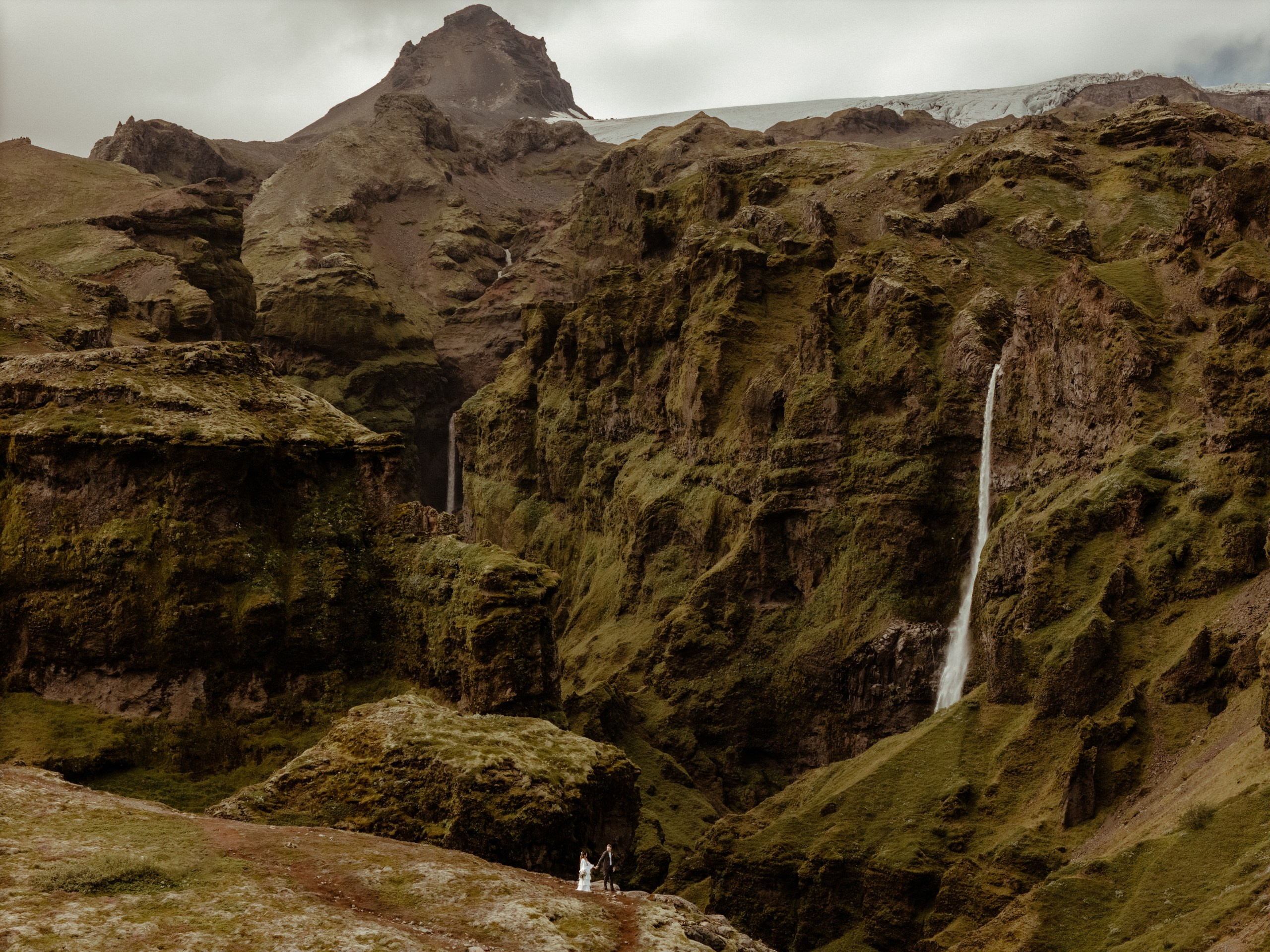 What to pack for Iceland elopement: ultimate Iceland elopement packing list. Iceland elopement photo and video | Nikolaichik Photo