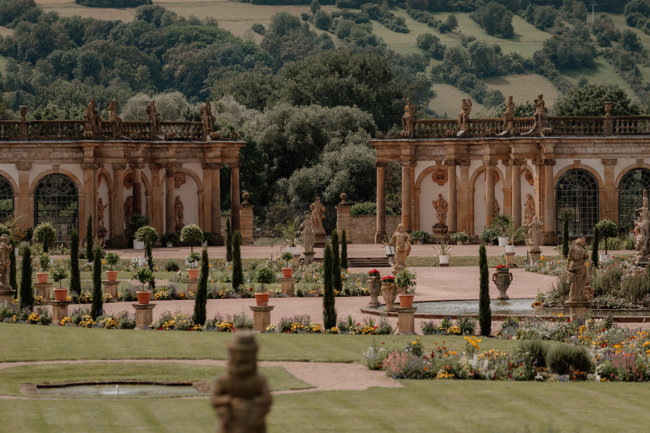Romantische Hochzeit in Schloss Weikersheim | Julia & Dominik. Anna Saribekyan – Beste Hochzeitsfotografin in Würzburg, Top 10 in Deutschland