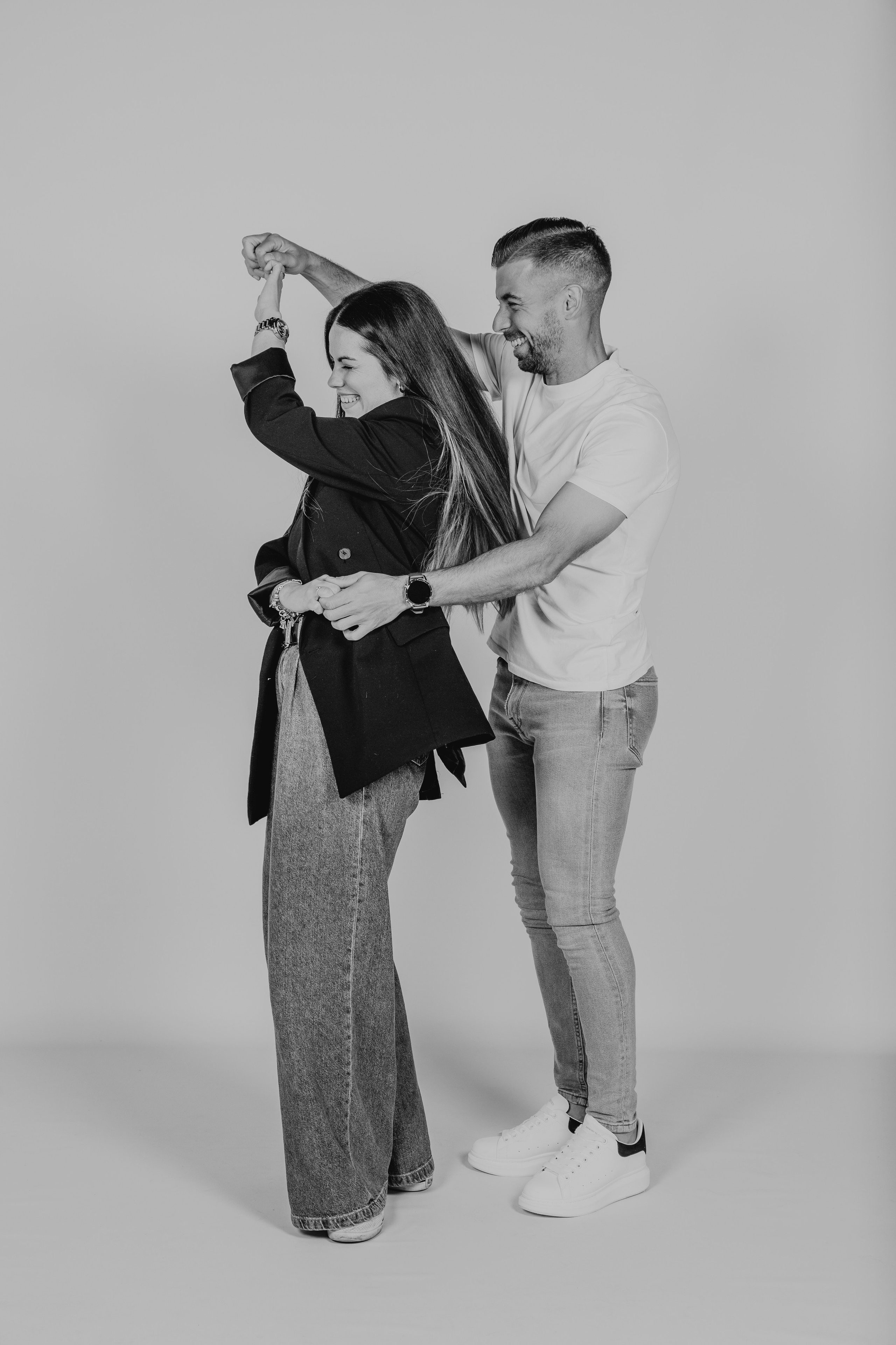 «Los recuerdos más valiosos merecen ser capturados con amor y calidad. En Rainbox Estudio en Torrejón de Ardoz inmortalizamos los momentos más especiales de tu vida con una experiencia cálida, profesional y cercana.»