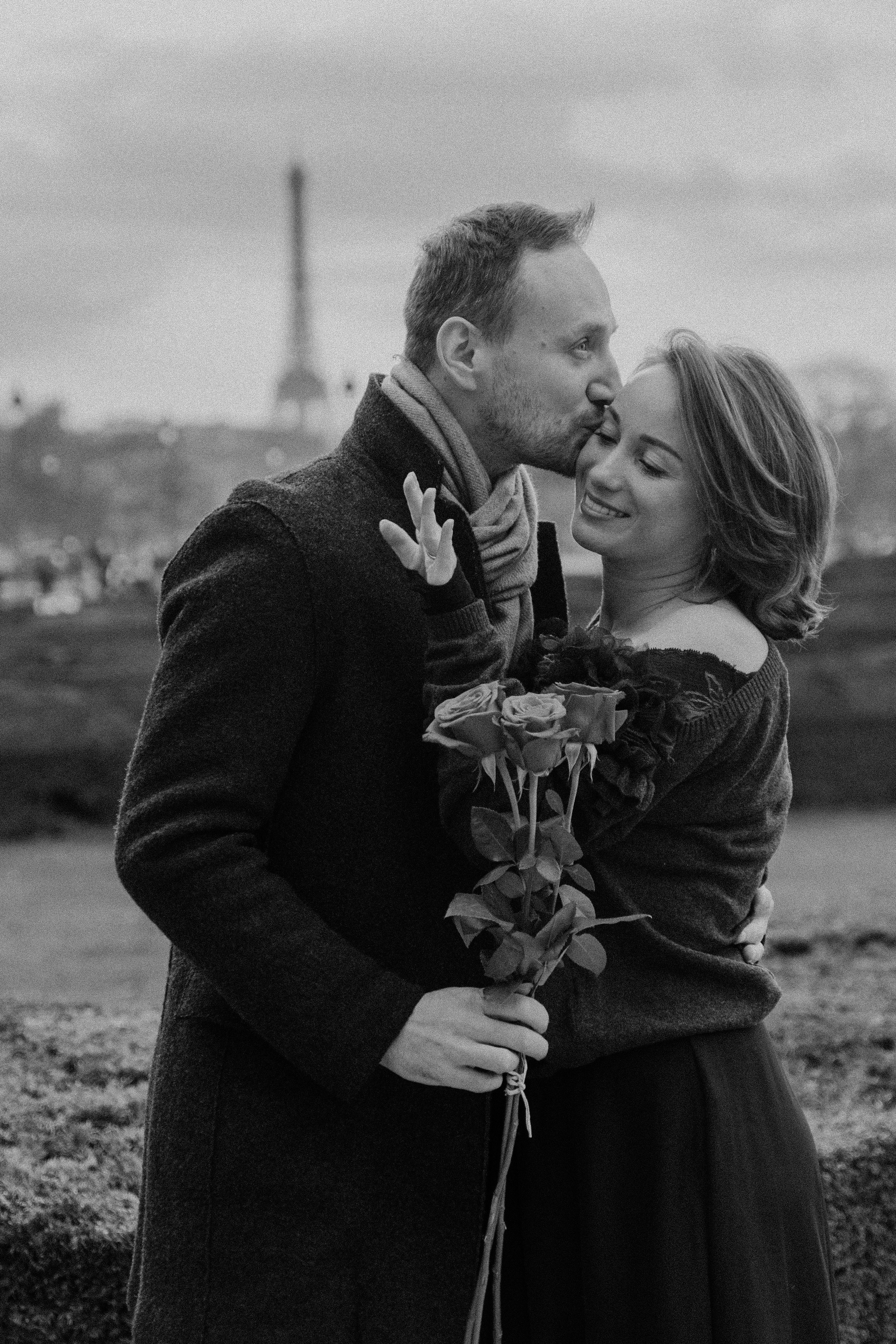 Proposal photo-shoot. Photographer in Paris Yulia Shkadina | Couples, engagement, pre-wedding, individual photo-shoots in Paris at the best locations