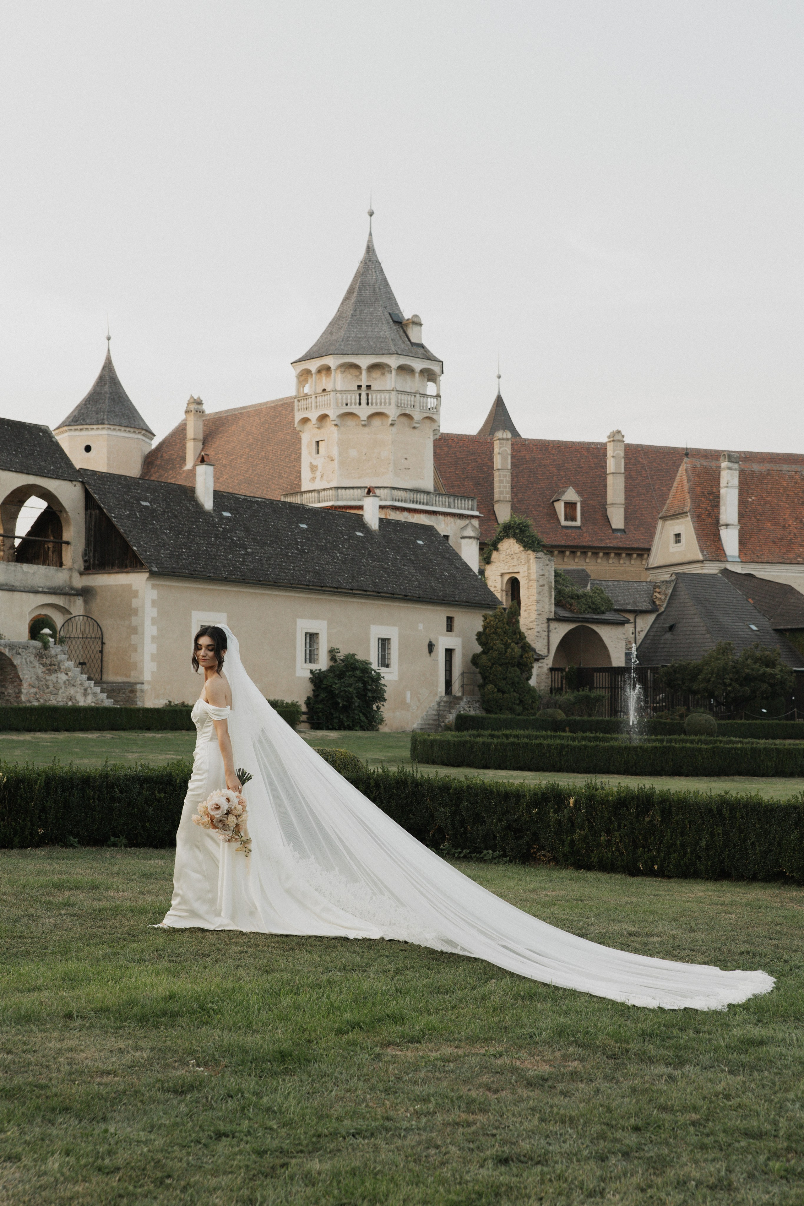 Elegant Castle Wedding in Austria | Alwin & Ruth’s Fairytale Celebration. Wedding photographer and videographer based in Timisoara, Romania