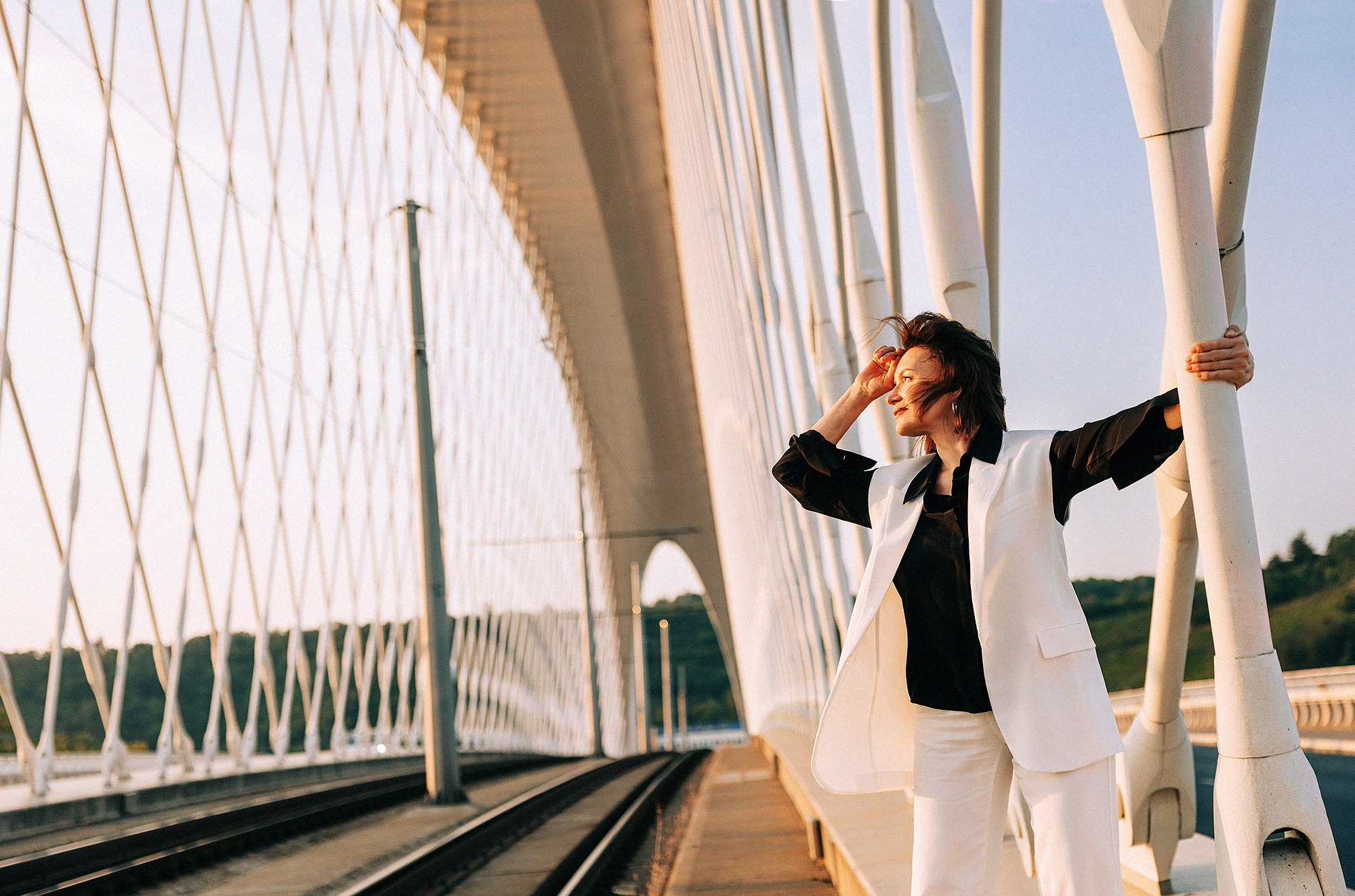 Elena in Troja bridge. Rodinný a svatební fotograf v Praze