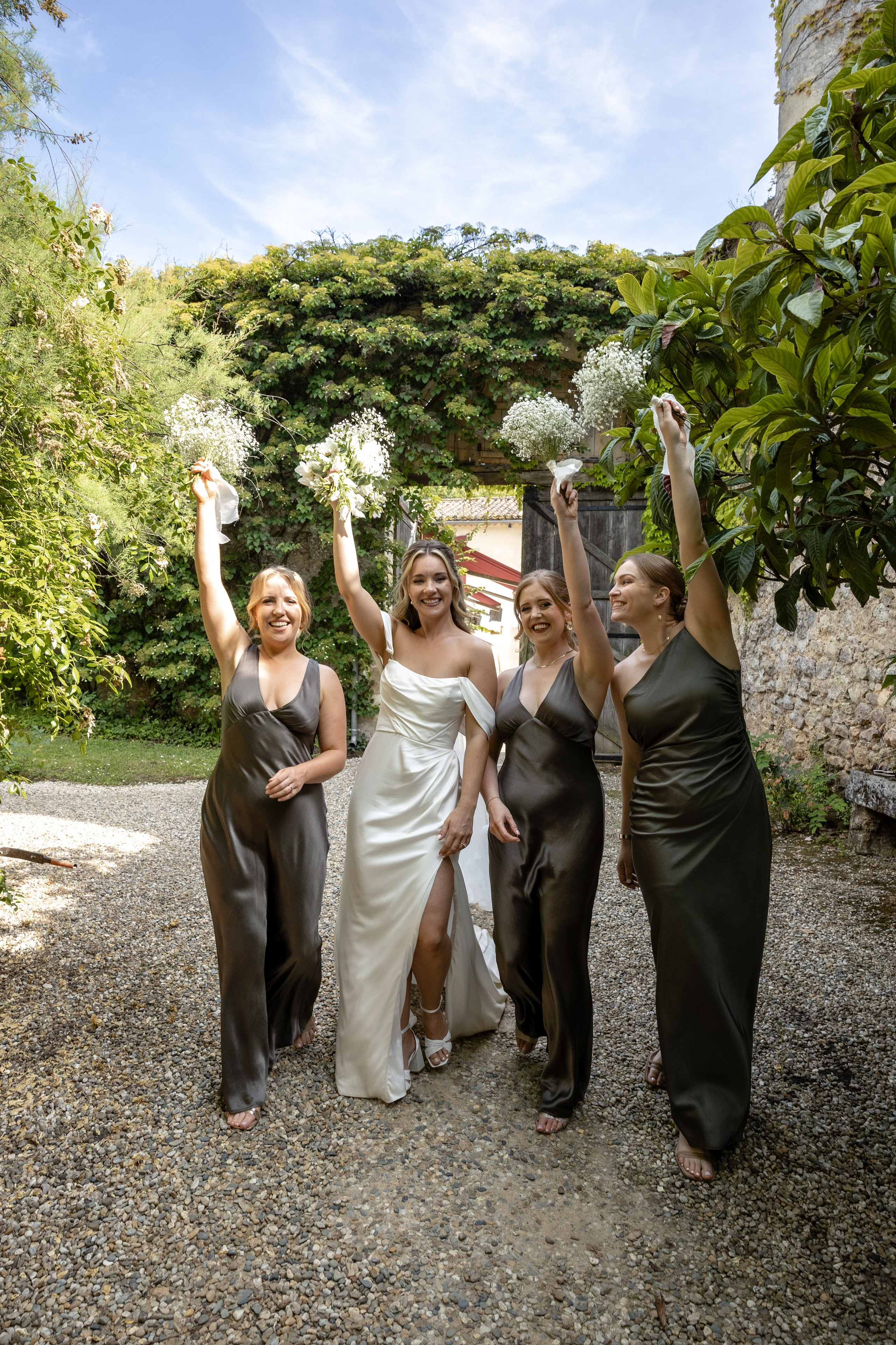 Sarah & Sean — a fairytale wedding at Château Sentout. Eugenie Smirnova — wedding, corporate and lifestyle photographer in Toulouse and Southwest France