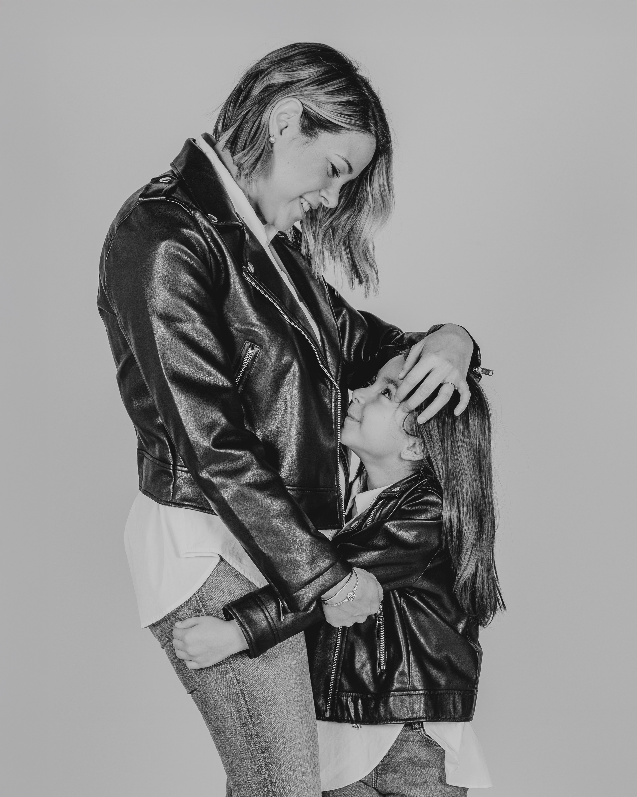 «Los recuerdos más valiosos merecen ser capturados con amor y calidad. En Rainbox Estudio en Torrejón de Ardoz inmortalizamos los momentos más especiales de tu vida con una experiencia cálida, profesional y cercana.»