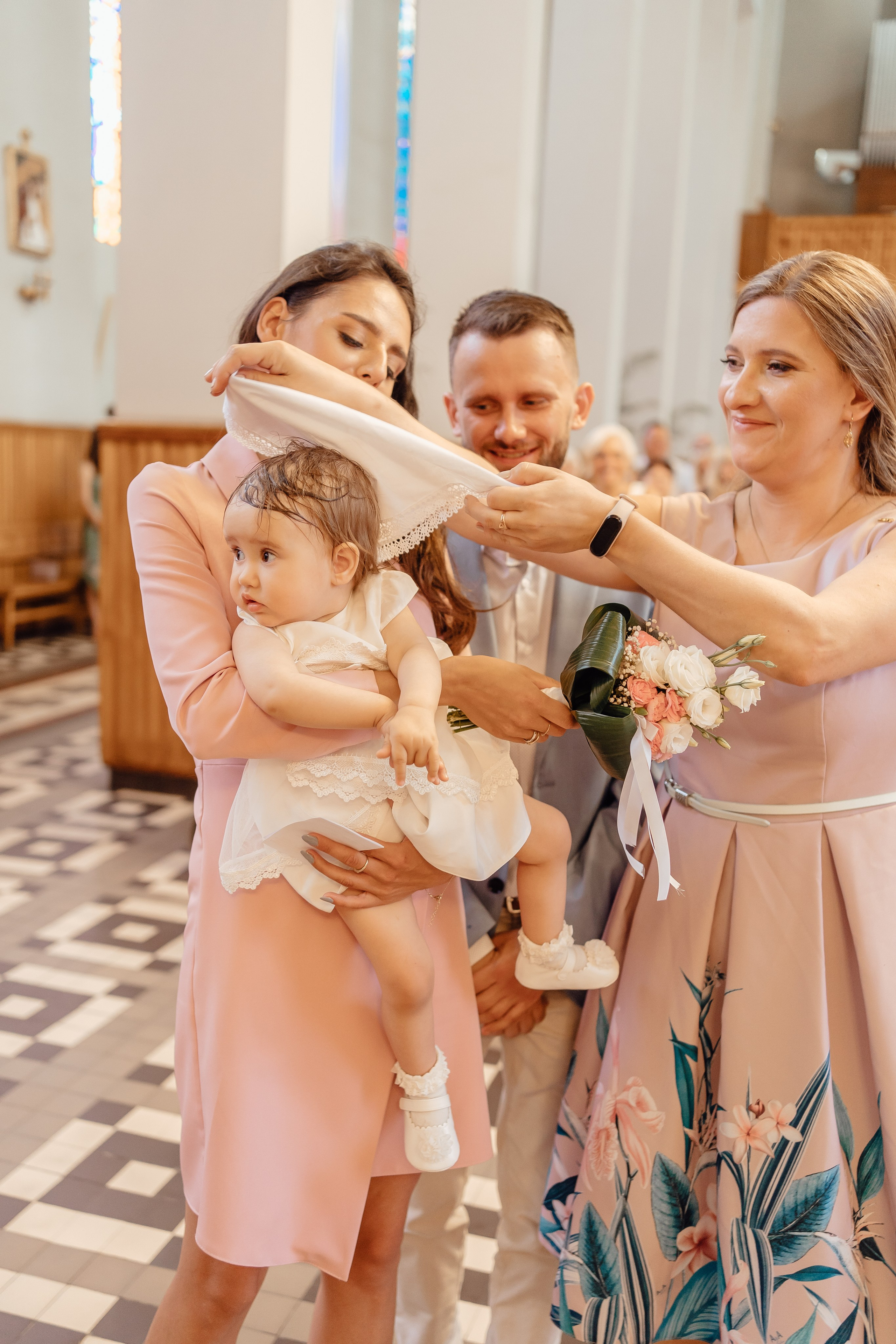 Chrzest Święty Natalii. Fotograf Łódź - sesja ciążowa, noworodkowa, dziecięca. Studio w Łodzi