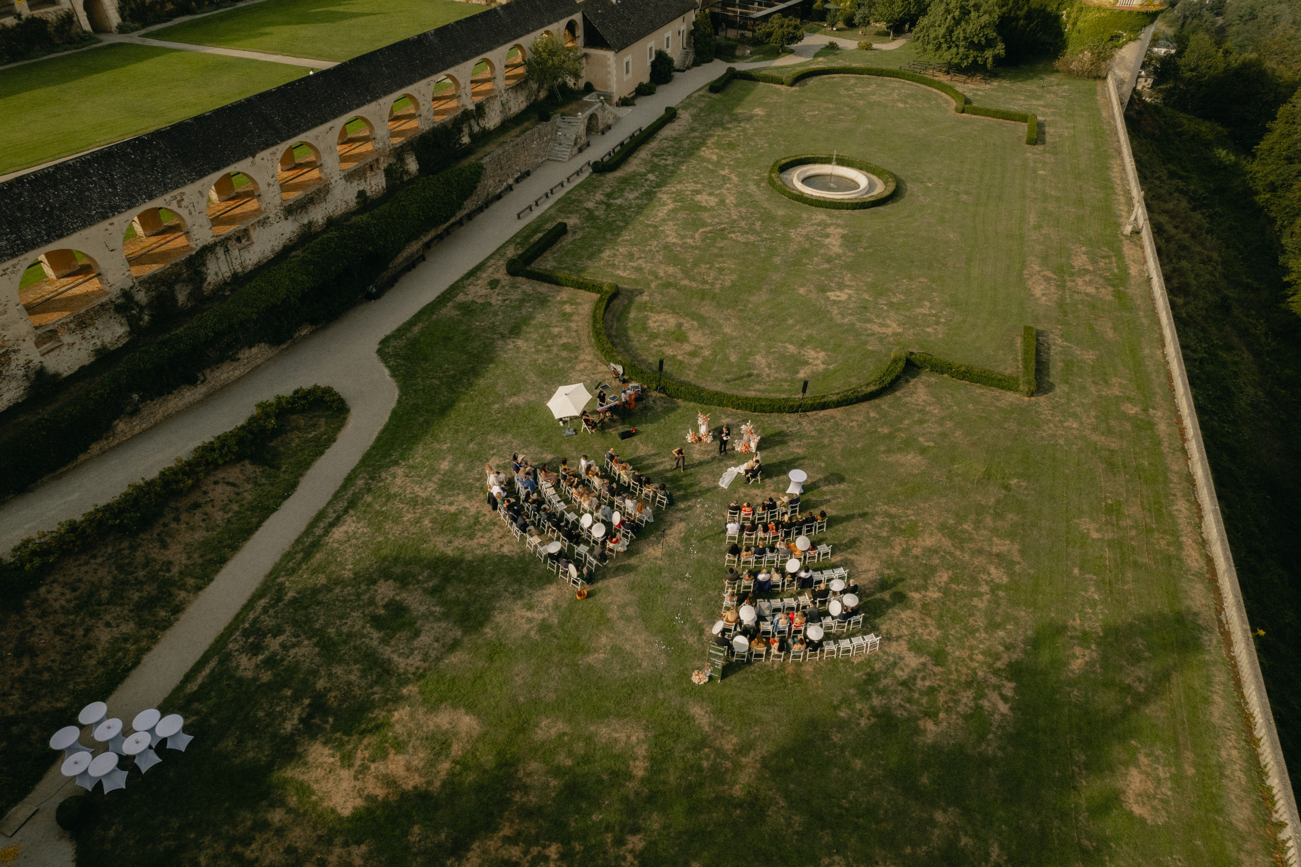 Elegant Castle Wedding in Austria | Alwin & Ruth’s Fairytale Celebration. Wedding photographer and videographer based in Timisoara, Romania