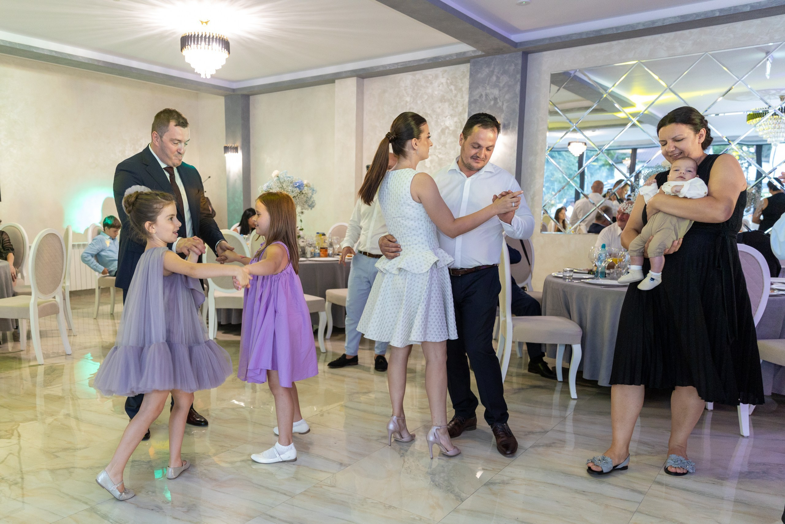 fotograf botez , fotografie botez Botoșani, fotograf Alin Chirilă, amintiri botez, fotografii botez, botez Miruna Parascheva, fotograf copii, fotografie botez în Botoșani-alt="botez , fotografie botez Alin Chirilă, amintiri botez, fotografii emoționante botez Botoșani"-- fotografii-botez-bebelus- amintiri-botez-micuț- moment-sfânt-crestinare- fotografie-emotionanta-botez- detalii-botez-bebelusi- parinti-fericiti-la-botez- fotograf-botez-profesionist- botez-in-biserica-ortodoxa- micuț-botezat-cu-emoție- zâmbete-și-lacrimi-la-botez- bebeluș-la-cristelniță- decor-botez-colorat- botez-cu-dragoste-și-credință- emotie-pura-la-botez- fotograf-botez-botosani- botez-iasi-suceava-fotograf- amintiri-nepretuite-botez-- Preotul ținându-l pe micuțul Mathias Gabriel la botez, în biserica Înălțarea Domnului, Copălău - Detalii de la botezul lui Mathias – lumânare, trusou și icoană - Familia lui Mathias Gabriel alături de micuț, în ziua botezului - Portret emoționant cu mama și bebelușul în brațe, în biserică,fotograf profesionist evenimente Botoșani, Iași, Suceava, Fălticeni, Bacău, Pașcani, Roman - AlinoFotoStudio by Alin Chirilă - servicii foto nuntă, botez, cununie, ședințe foto creative, albume personalizate, fotografii emoționante și calitative pentru cele mai importante momente din viață,fotograf nuntă Botoșani Alin Chirilă, ședință foto botez Iași - AlinoFotoStudio, servicii fotograf profesionist evenimente Suceava, fotograf cununie civilă Fălticeni - Alin Chirilă, album foto nuntă personalizat Bacău.“Bebeluș botezat în biserică, ținut în brațe de nași” • “Detaliu cu lumânarea de botez decorată cu flori albe” • “Părinți emoționați alături de copilul lor la ceremonia de botez” • “Masa festivă de botez cu decor tematic și tort personalizat” • “Momentul în care preotul toarnă apă sfințită pe fruntea bebelușului” “Bebeluș în rochie albă de botez, zâmbind în brațele mamei” • “Detaliu cu cruciulița de botez așezată pe o pernă de satin” • “Părinți și nași aprinzând lumânările în timpul ceremoniei de botez” • “Tort de botez decorat cu figurine tematice și numele copilului” • “Copil botezat dormind liniștit în pătuțul decorat festiv” • “Momentul în care preotul binecuvântează copilul în fața altarului” • “Invitați adunându-se în jurul mesei festive la petrecerea de botez” • “Bebeluș ținând în mână o jucărie personalizată primită la botez” • “Familie fericită pozând împreună după ceremonia de botez” • “Decor tematic cu baloane și flori la locația petrecerii de botez” fotograf Botoșani fotograf evenimente fotograf botez Alin Chirila fotograf alinofotostudio.fotograf botez Amelis Maria, fotografie botez Botoșani, fotograf Alin Chirilă, amintiri botez, fotografii botez, botez Amelis Maria, fotograf copii, fotografie botez în Botoșani,