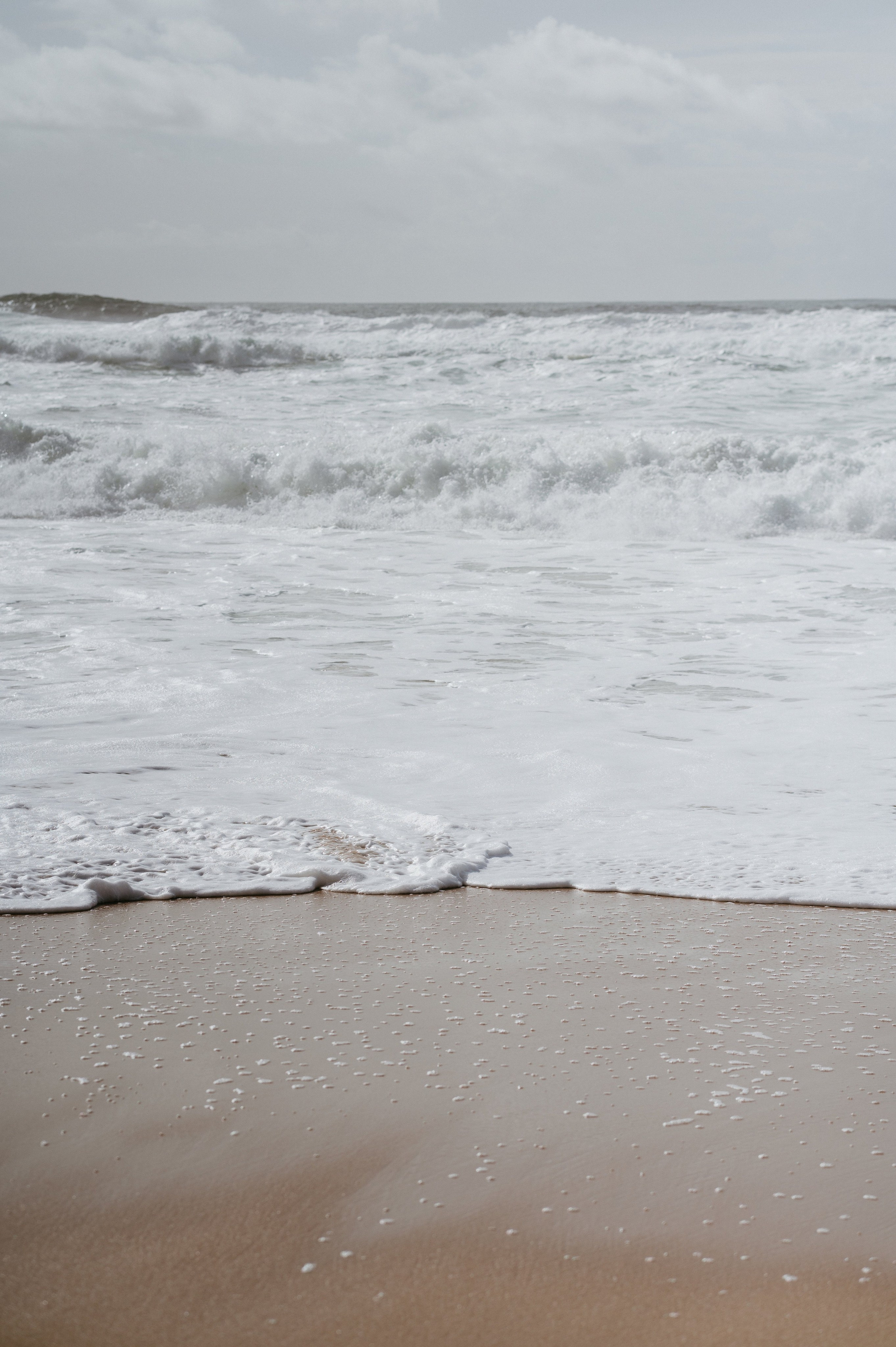 Ședință foto de nuntă pe plaja Adraga – emoție la malul oceanului Atlantic. Valentin Melen — wedding photographer