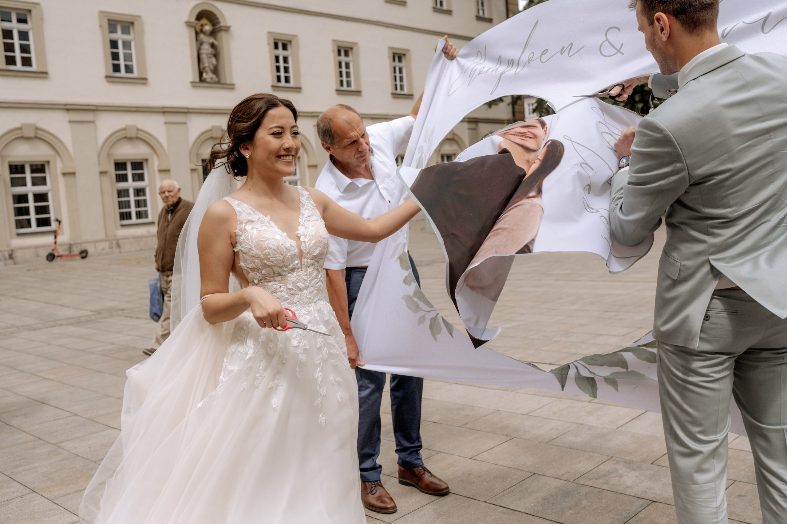 Chom & Kevin | Romantische Hochzeitsbilder in Würzburg – Hochzeitsfotografin Anna Saribekyan. Anna Saribekyan – Beste Hochzeitsfotografin in Würzburg, Top 10 in Deutschland