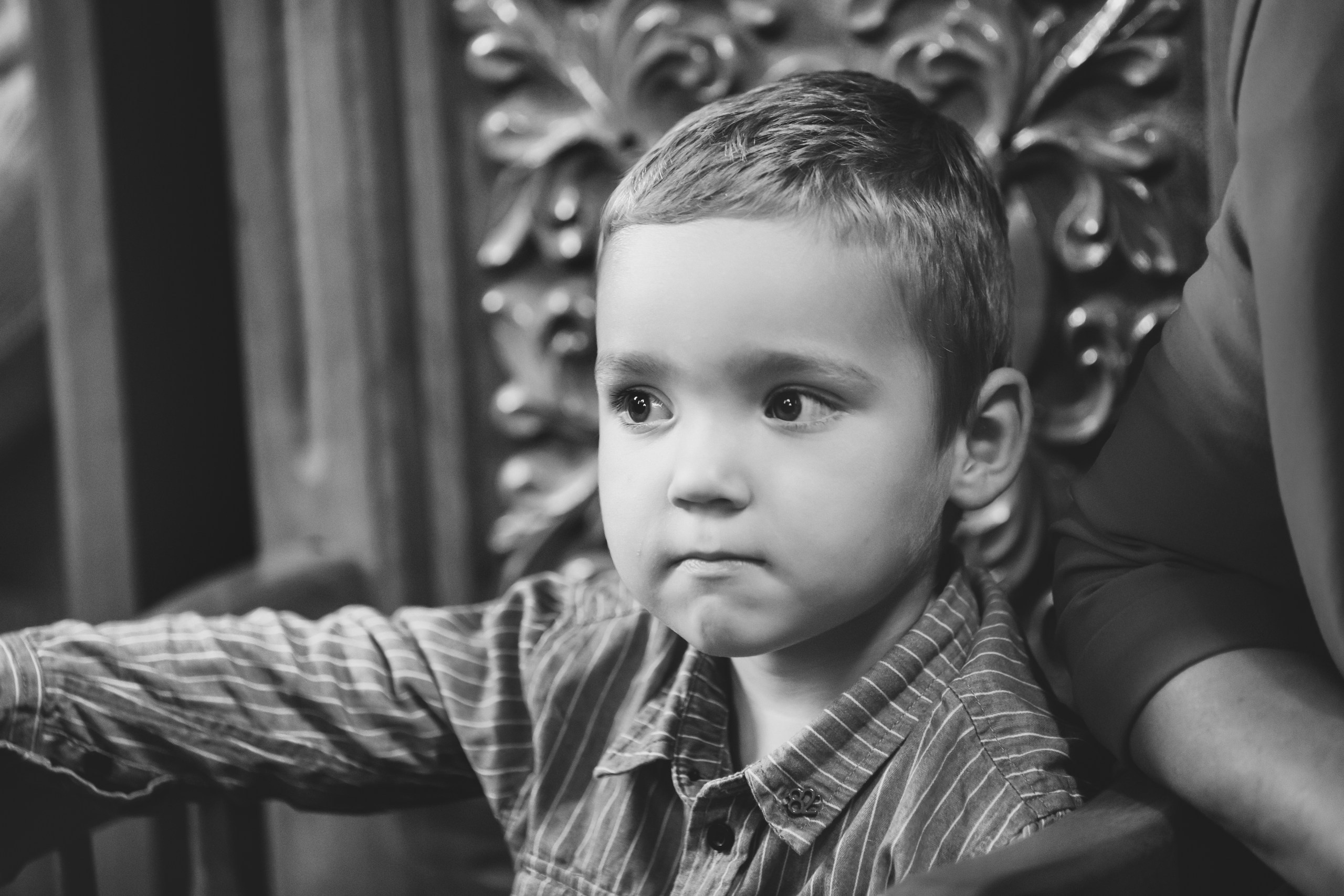 fotograf botez , fotografie botez Botoșani, fotograf Alin Chirilă, amintiri botez, fotografii botez, botez Miruna Parascheva, fotograf copii, fotografie botez în Botoșani-alt="botez , fotografie botez Alin Chirilă, amintiri botez, fotografii emoționante botez Botoșani"-- fotografii-botez-bebelus- amintiri-botez-micuț- moment-sfânt-crestinare- fotografie-emotionanta-botez- detalii-botez-bebelusi- parinti-fericiti-la-botez- fotograf-botez-profesionist- botez-in-biserica-ortodoxa- micuț-botezat-cu-emoție- zâmbete-și-lacrimi-la-botez- bebeluș-la-cristelniță- decor-botez-colorat- botez-cu-dragoste-și-credință- emotie-pura-la-botez- fotograf-botez-botosani- botez-iasi-suceava-fotograf- amintiri-nepretuite-botez-- Preotul ținându-l pe micuțul Mathias Gabriel la botez, în biserica Înălțarea Domnului, Copălău - Detalii de la botezul lui Mathias – lumânare, trusou și icoană - Familia lui Mathias Gabriel alături de micuț, în ziua botezului - Portret emoționant cu mama și bebelușul în brațe, în biserică,fotograf profesionist evenimente Botoșani, Iași, Suceava, Fălticeni, Bacău, Pașcani, Roman - AlinoFotoStudio by Alin Chirilă - servicii foto nuntă, botez, cununie, ședințe foto creative, albume personalizate, fotografii emoționante și calitative pentru cele mai importante momente din viață,fotograf nuntă Botoșani Alin Chirilă, ședință foto botez Iași - AlinoFotoStudio, servicii fotograf profesionist evenimente Suceava, fotograf cununie civilă Fălticeni - Alin Chirilă, album foto nuntă personalizat Bacău.“Bebeluș botezat în biserică, ținut în brațe de nași” • “Detaliu cu lumânarea de botez decorată cu flori albe” • “Părinți emoționați alături de copilul lor la ceremonia de botez” • “Masa festivă de botez cu decor tematic și tort personalizat” • “Momentul în care preotul toarnă apă sfințită pe fruntea bebelușului” “Bebeluș în rochie albă de botez, zâmbind în brațele mamei” • “Detaliu cu cruciulița de botez așezată pe o pernă de satin” • “Părinți și nași aprinzând lumânările în timpul ceremoniei de botez” • “Tort de botez decorat cu figurine tematice și numele copilului” • “Copil botezat dormind liniștit în pătuțul decorat festiv” • “Momentul în care preotul binecuvântează copilul în fața altarului” • “Invitați adunându-se în jurul mesei festive la petrecerea de botez” • “Bebeluș ținând în mână o jucărie personalizată primită la botez” • “Familie fericită pozând împreună după ceremonia de botez” • “Decor tematic cu baloane și flori la locația petrecerii de botez” fotograf Botoșani fotograf evenimente fotograf botez Alin Chirila fotograf alinofotostudio.fotograf botez Amelis Maria, fotografie botez Botoșani, fotograf Alin Chirilă, amintiri botez, fotografii botez, botez Amelis Maria, fotograf copii, fotografie botez în Botoșani,