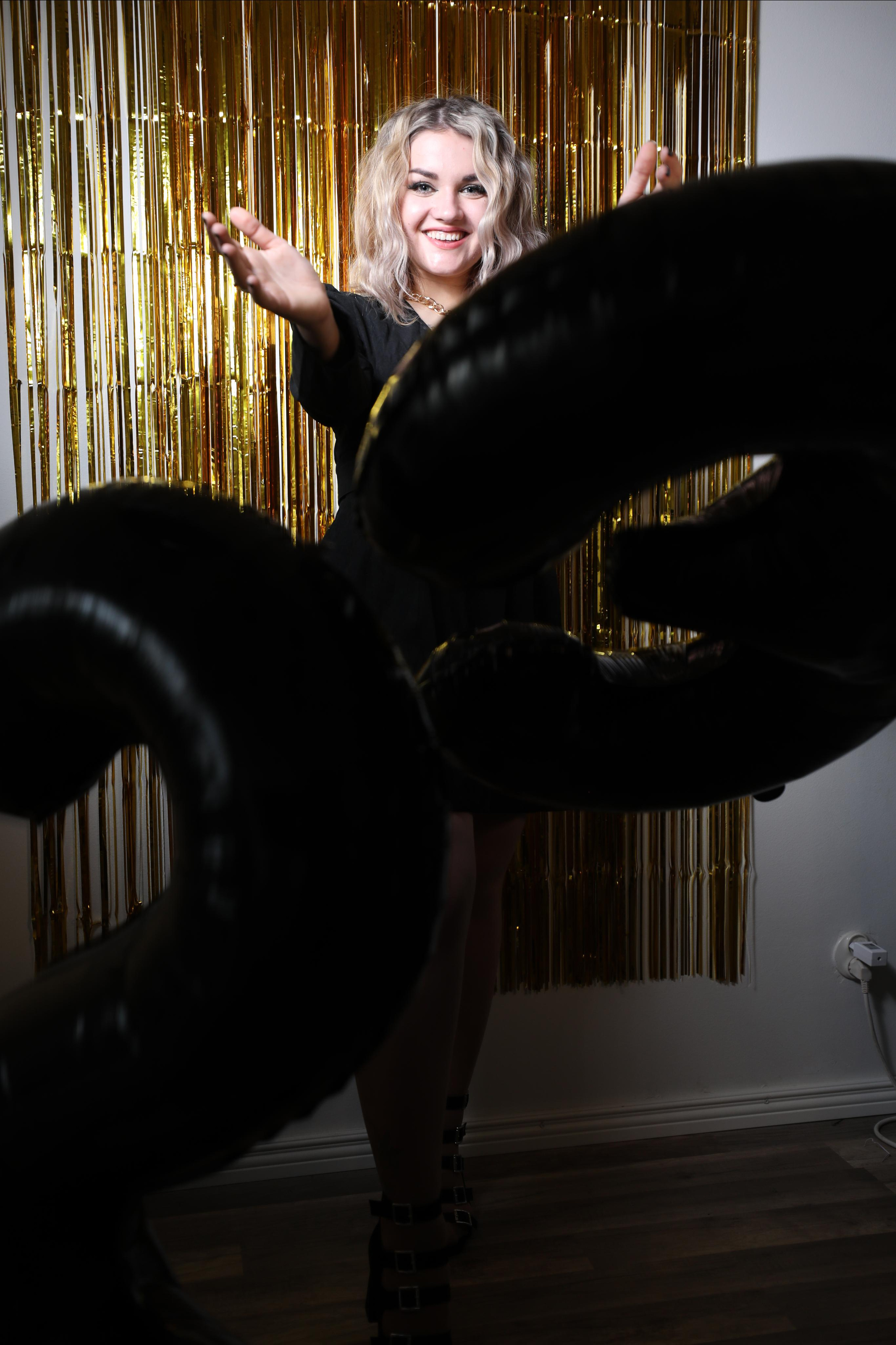 Syntymäpäivä (valokuvausstudiossa). Ekaterina Mansur, muotokuvafotografi Suomessa (Helsingissä ja Uudellam