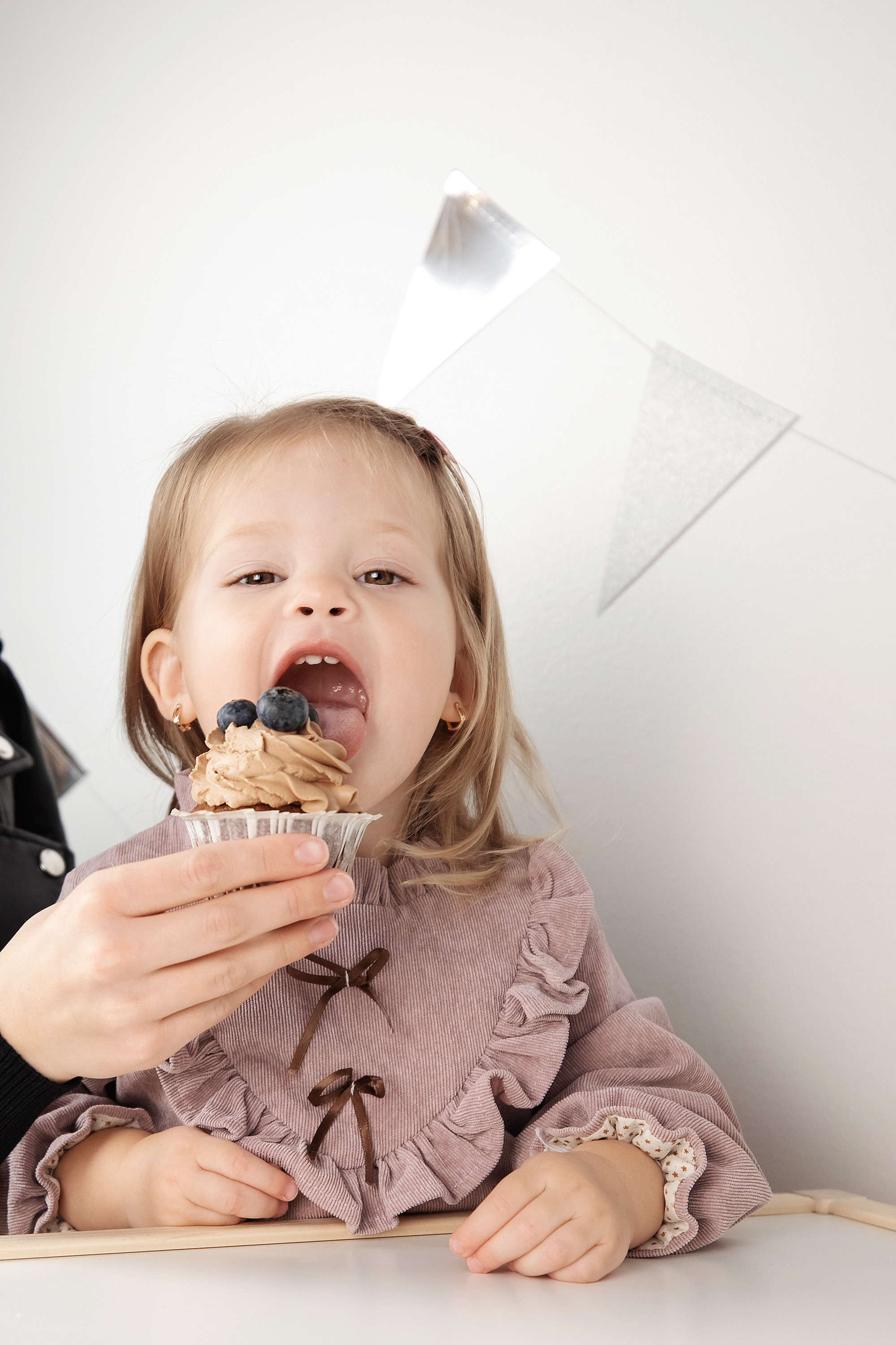 Syntymäpäivä (valokuvausstudiossa). Ekaterina Mansur, muotokuvafotografi Suomessa (Helsingissä ja Uudellam