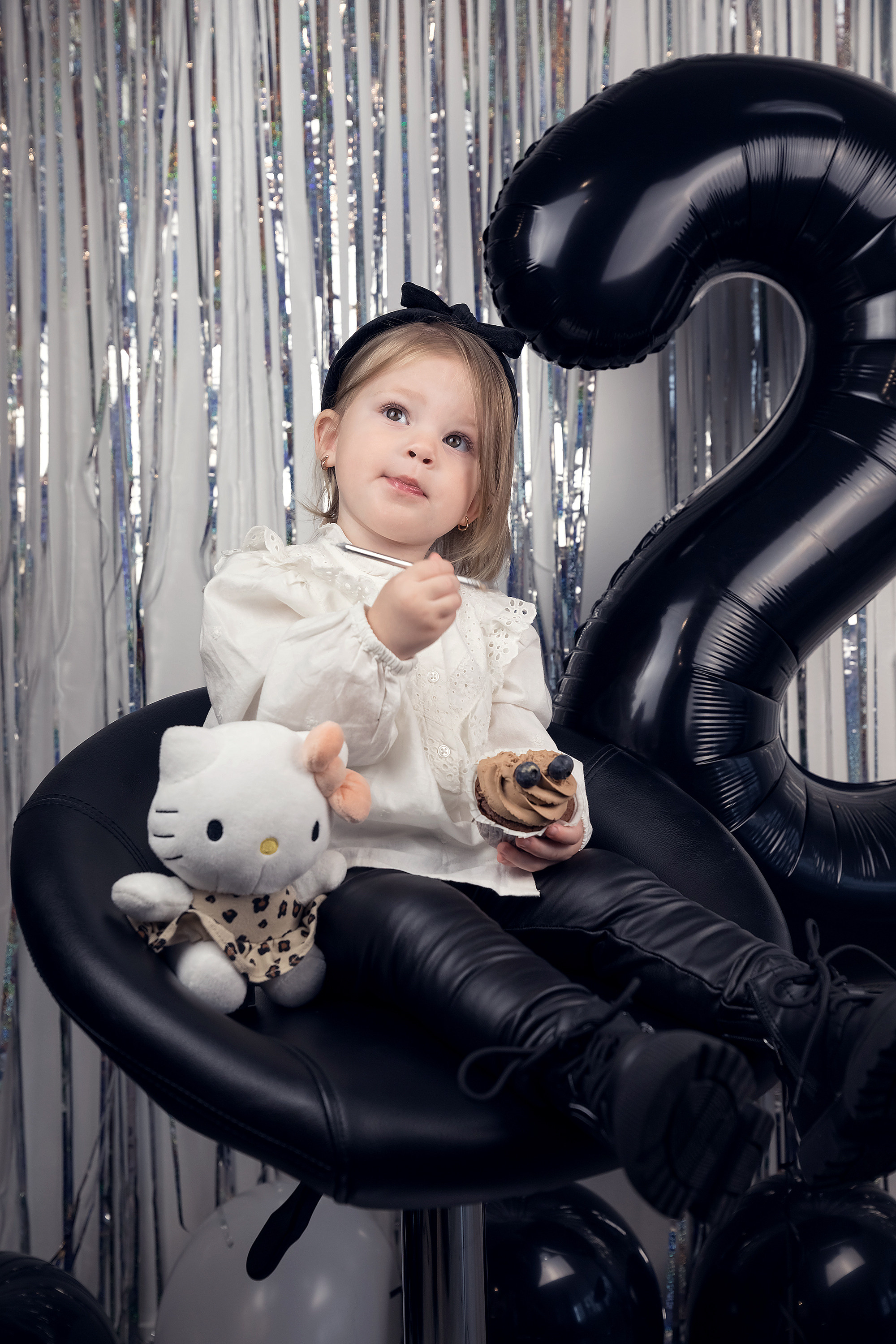 Syntymäpäivä (valokuvausstudiossa). Ekaterina Mansur, muotokuvafotografi Suomessa (Helsingissä ja Uudellam