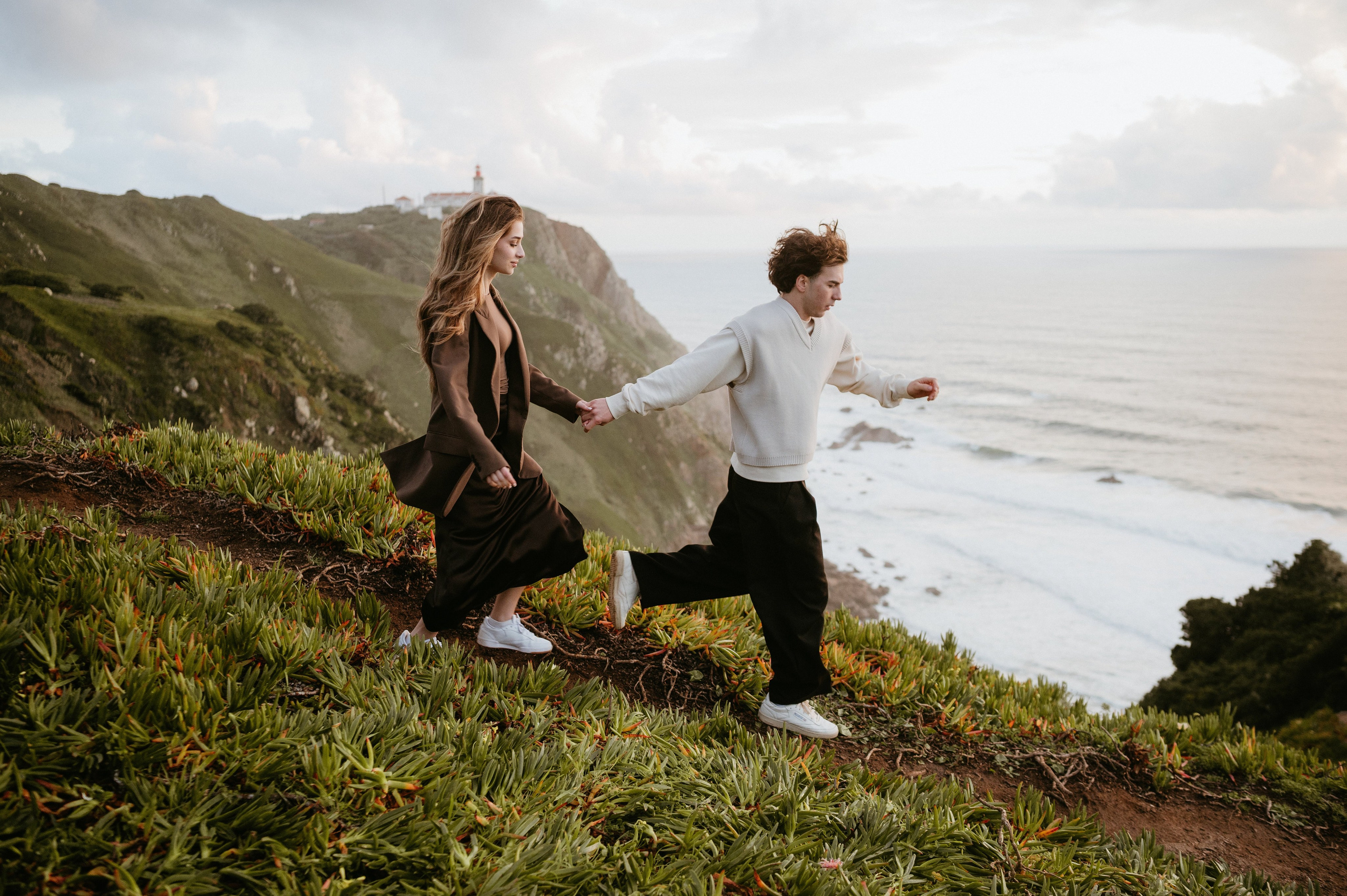 Praia da Ursa – ședință foto de cuplu într-un loc magic din Portugalia. Valentin Melen - fotograf de nunta 🤍