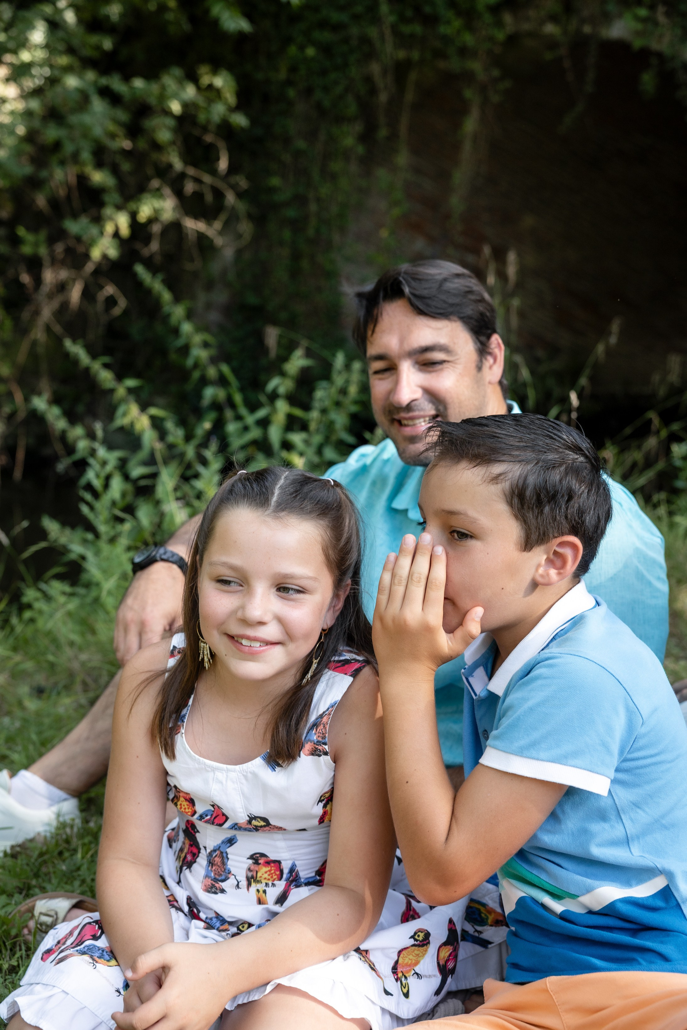 Family photoshoot in Parc du Cabirol, Colomiers. Eugenie Smirnova — wedding, corporate and lifestyle photographer in Toulouse and Southwest France