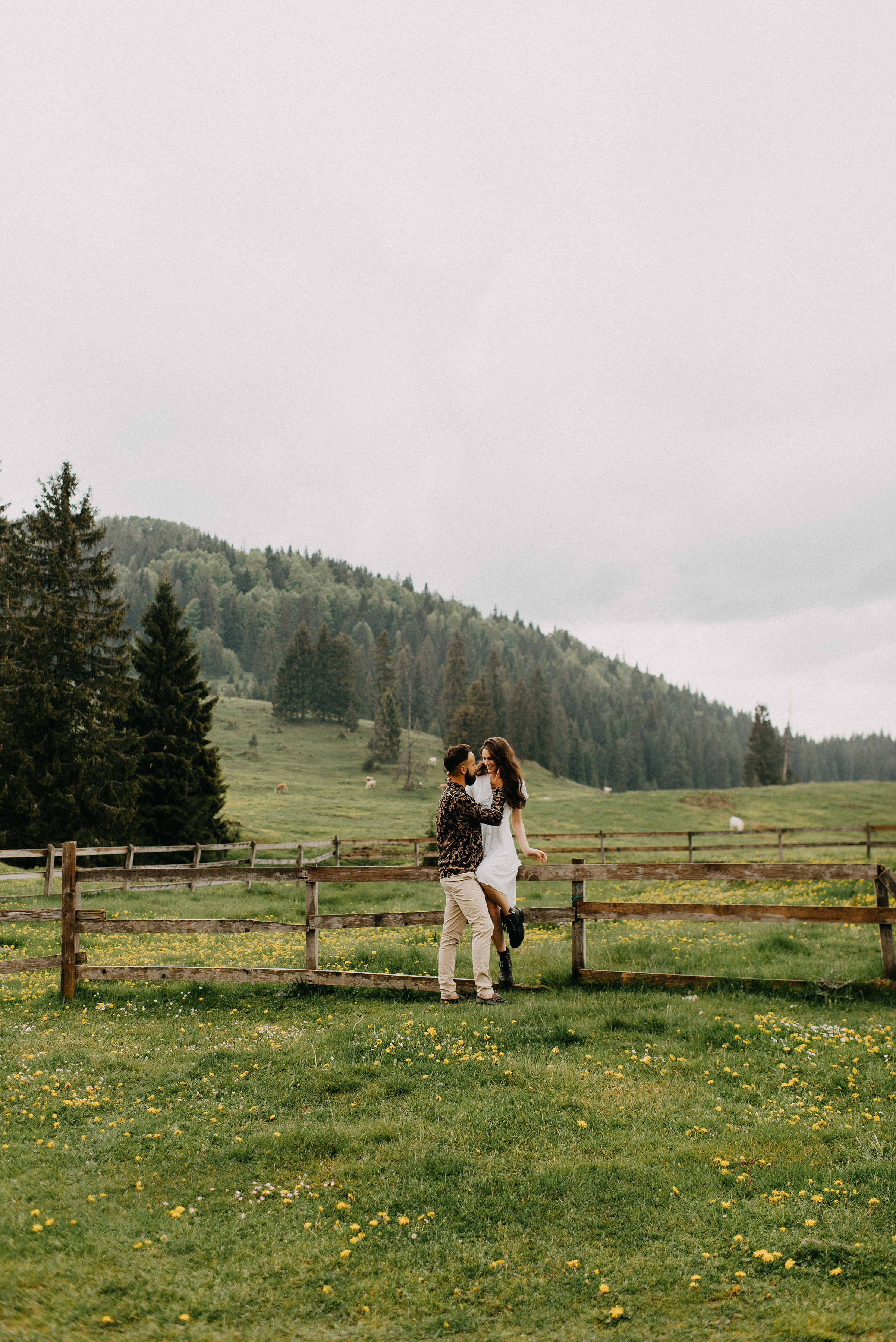 romania wedding photographer, fotograf nunta romania, nunta in romania, fotograf cupluri in romania, muntii apuseni, sedinta foto in multii apuseni, padis, vacute, cuplu vintage, vintage couple, landscape photographer, romania wild, romania salbatica, transylvania, raw moments, fotograf de nunti, videograf de nunti, spain wedding photographer, spain wedding, spain photographer