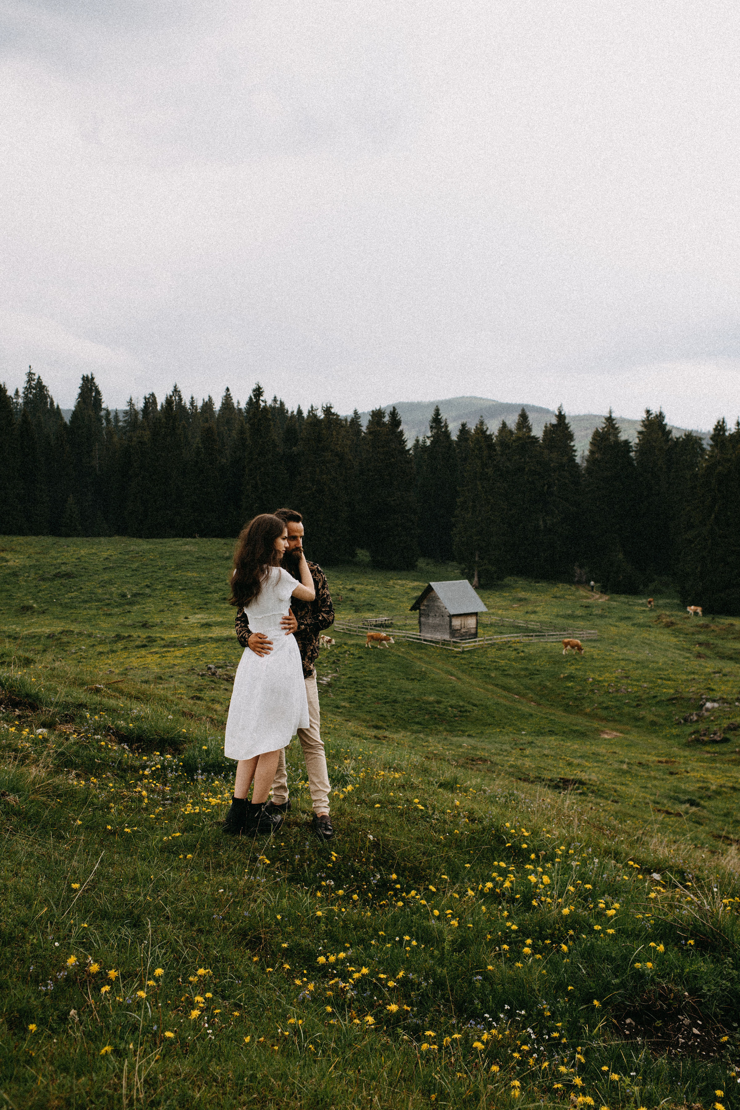 romania wedding photographer, fotograf nunta romania, nunta in romania, fotograf cupluri in romania, muntii apuseni, sedinta foto in multii apuseni, padis, vacute, cuplu vintage, vintage couple, landscape photographer, romania wild, romania salbatica, transylvania, raw moments, fotograf de nunti, videograf de nunti, spain wedding photographer, spain wedding, spain photographer