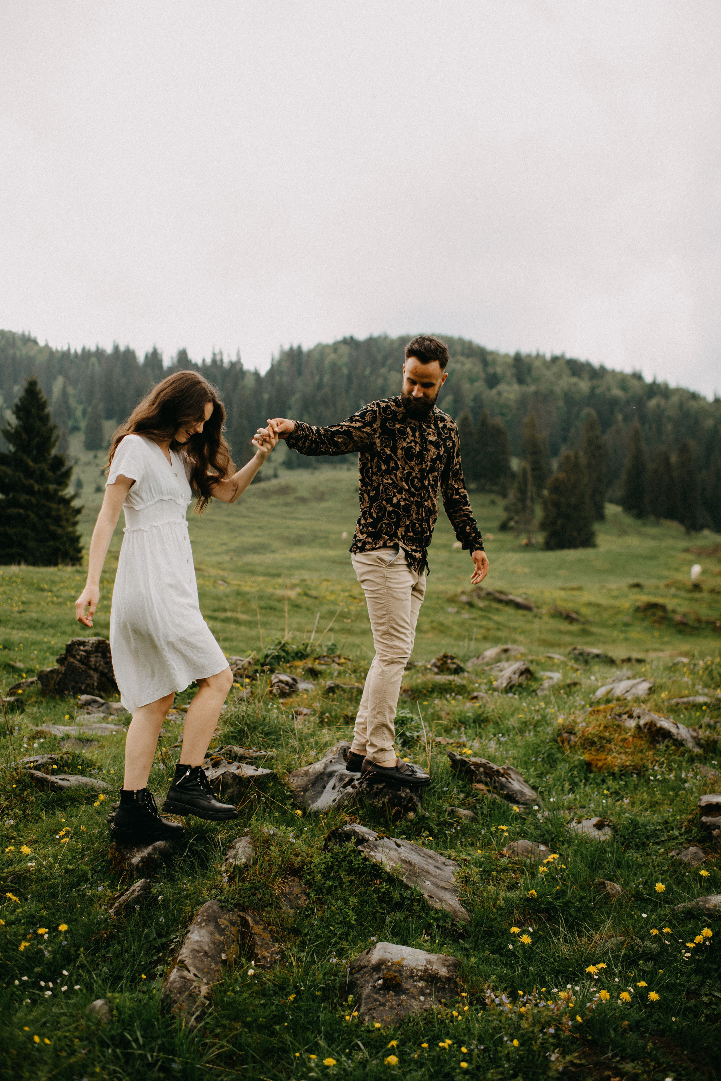 romania wedding photographer, fotograf nunta romania, nunta in romania, fotograf cupluri in romania, muntii apuseni, sedinta foto in multii apuseni, padis, vacute, cuplu vintage, vintage couple, landscape photographer, romania wild, romania salbatica, transylvania, raw moments, fotograf de nunti, videograf de nunti, spain wedding photographer, spain wedding, spain photographer