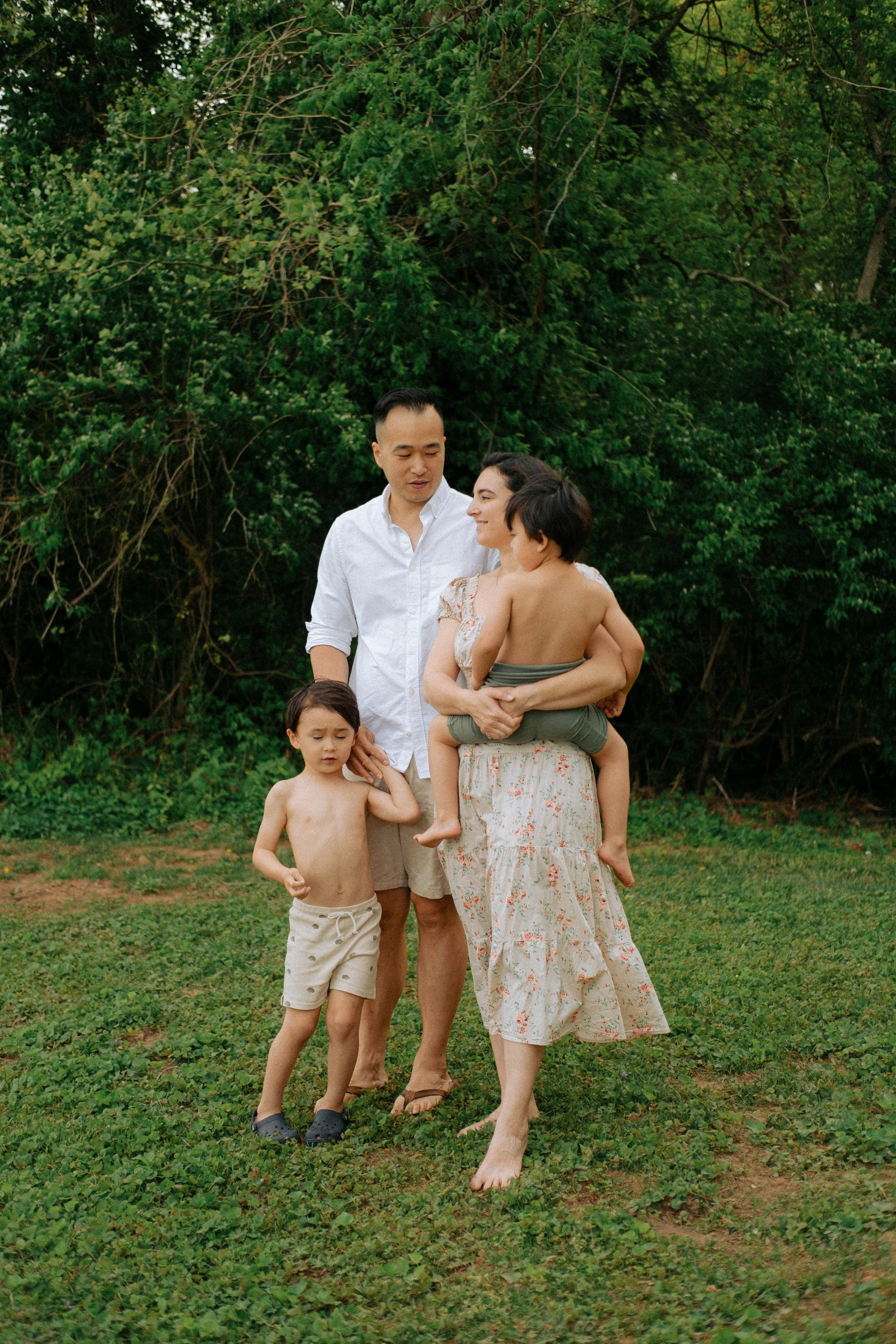 Cozy In-Home Family Photo Session in a Historic Richmond Victorian Home. Family Photographer Anna Dobrovolskaia | Richmond, VA