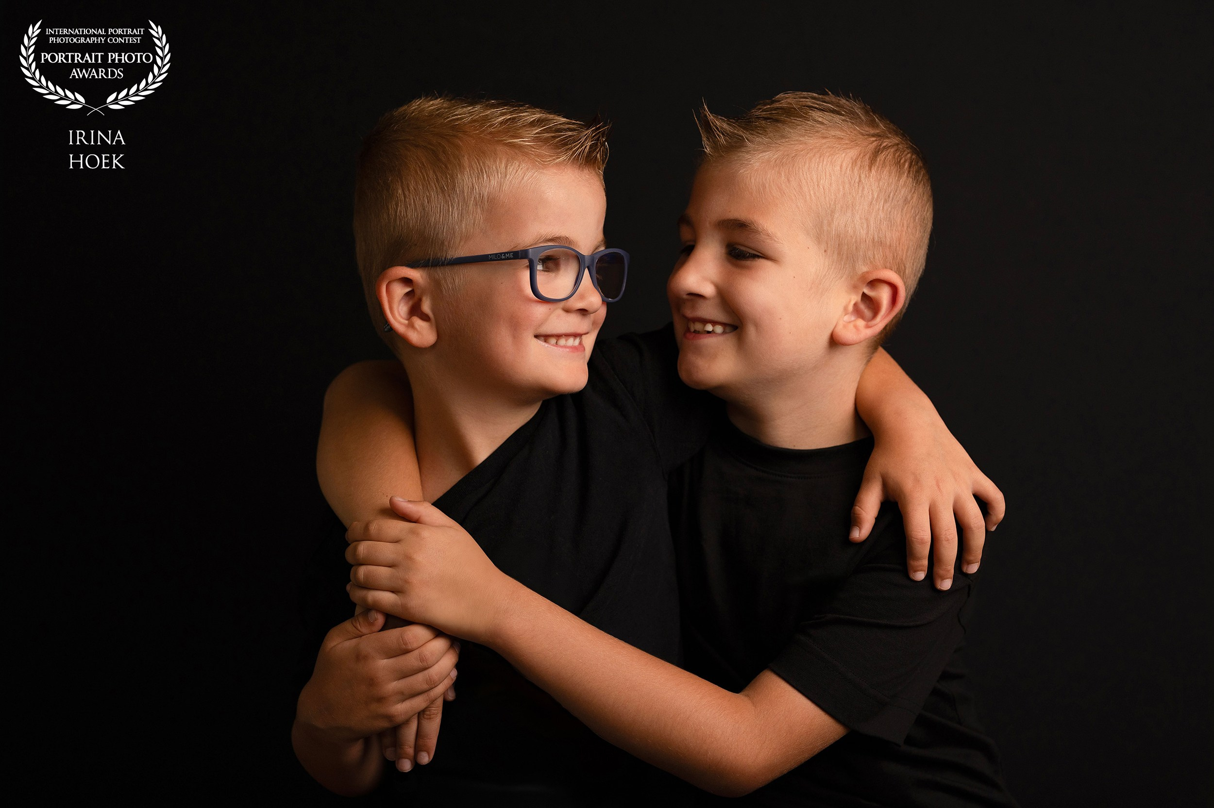 Liefdevolle momenten tussen siblings