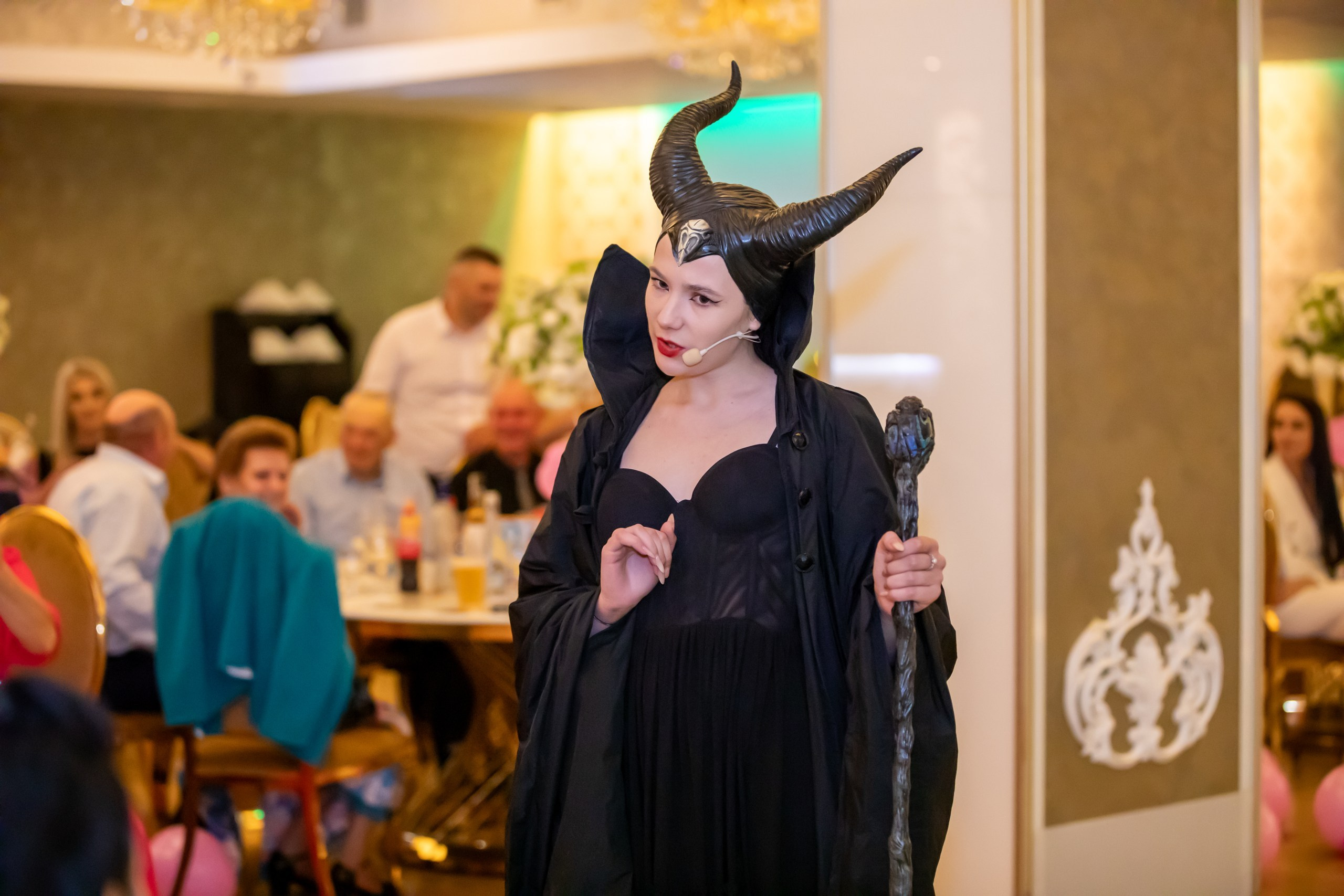 “Bebeluș botezat în biserică, ținut în brațe de nași” • “Detaliu cu lumânarea de botez decorată cu flori albe” • “Părinți emoționați alături de copilul lor la ceremonia de botez” • “Masa festivă de botez cu decor tematic și tort personalizat” • “Momentul în care preotul toarnă apă sfințită pe fruntea bebelușului” “Bebeluș în rochie albă de botez, zâmbind în brațele mamei” • “Detaliu cu cruciulița de botez așezată pe o pernă de satin” • “Părinți și nași aprinzând lumânările în timpul ceremoniei de botez” • “Tort de botez decorat cu figurine tematice și numele copilului” • “Copil botezat dormind liniștit în pătuțul decorat festiv” • “Momentul în care preotul binecuvântează copilul în fața altarului” • “Invitați adunându-se în jurul mesei festive la petrecerea de botez” • “Bebeluș ținând în mână o jucărie personalizată primită la botez” • “Familie fericită pozând împreună după ceremonia de botez” • “Decor tematic cu baloane și flori la locația petrecerii de botez” fotograf Botoșani fotograf evenimente fotograf botez Alin Chirila fotograf alinofotostudio,- Preotul ținându-l pe micuțul Mathias Gabriel la botez, în biserica Înălțarea Domnului, Copălău - Detalii de la botezul lui Mathias – lumânare, trusou și icoană - Familia lui Mathias Gabriel alături de micuț, în ziua botezului - Portret emoționant cu mama și bebelușul în brațe, în biserică,fotograf profesionist evenimente Botoșani, Iași, Suceava, Fălticeni, Bacău, Pașcani, Roman - AlinoFotoStudio by Alin Chirilă - servicii foto nuntă, botez, cununie, ședințe foto creative, albume personalizate, fotografii emoționante și calitative pentru cele mai importante momente din viață,fotograf nuntă Botoșani Alin Chirilă, ședință foto botez Iași - AlinoFotoStudio, servicii fotograf profesionist evenimente Suceava, fotograf cununie civilă Fălticeni - Alin Chirilă, album foto nuntă personalizat Bacău.“Bebeluș botezat în biserică, ținut în brațe de nași” • “Detaliu cu lumânarea de botez decorată cu flori albe” • “Părinți emoționați alături de copilul lor la ceremonia de botez” • “Masa festivă de botez cu decor tematic și tort personalizat” • “Momentul în care preotul toarnă apă sfințită pe fruntea bebelușului” “Bebeluș în rochie albă de botez, zâmbind în brațele mamei” • “Detaliu cu cruciulița de botez așezată pe o pernă de satin” • “Părinți și nași aprinzând lumânările în timpul ceremoniei de botez” • “Tort de botez decorat cu figurine tematice și numele copilului” • “Copil botezat dormind liniștit în pătuțul decorat festiv” • “Momentul în care preotul binecuvântează copilul în fața altarului” • “Invitați adunându-se în jurul mesei festive la petrecerea de botez” • “Bebeluș ținând în mână o jucărie personalizată primită la botez” • “Familie fericită pozând împreună după ceremonia de botez” • “Decor tematic cu baloane și flori la locația petrecerii de botez” fotograf Botoșani fotograf evenimente fotograf botez Alin Chirila fotograf alinofotostudio.fotograf botez Amelis Maria, fotografie botez Botoșani, fotograf Alin Chirilă, amintiri botez, fotografii botez, botez Amelis Maria, fotograf copii, fotografie botez în Botoșani,