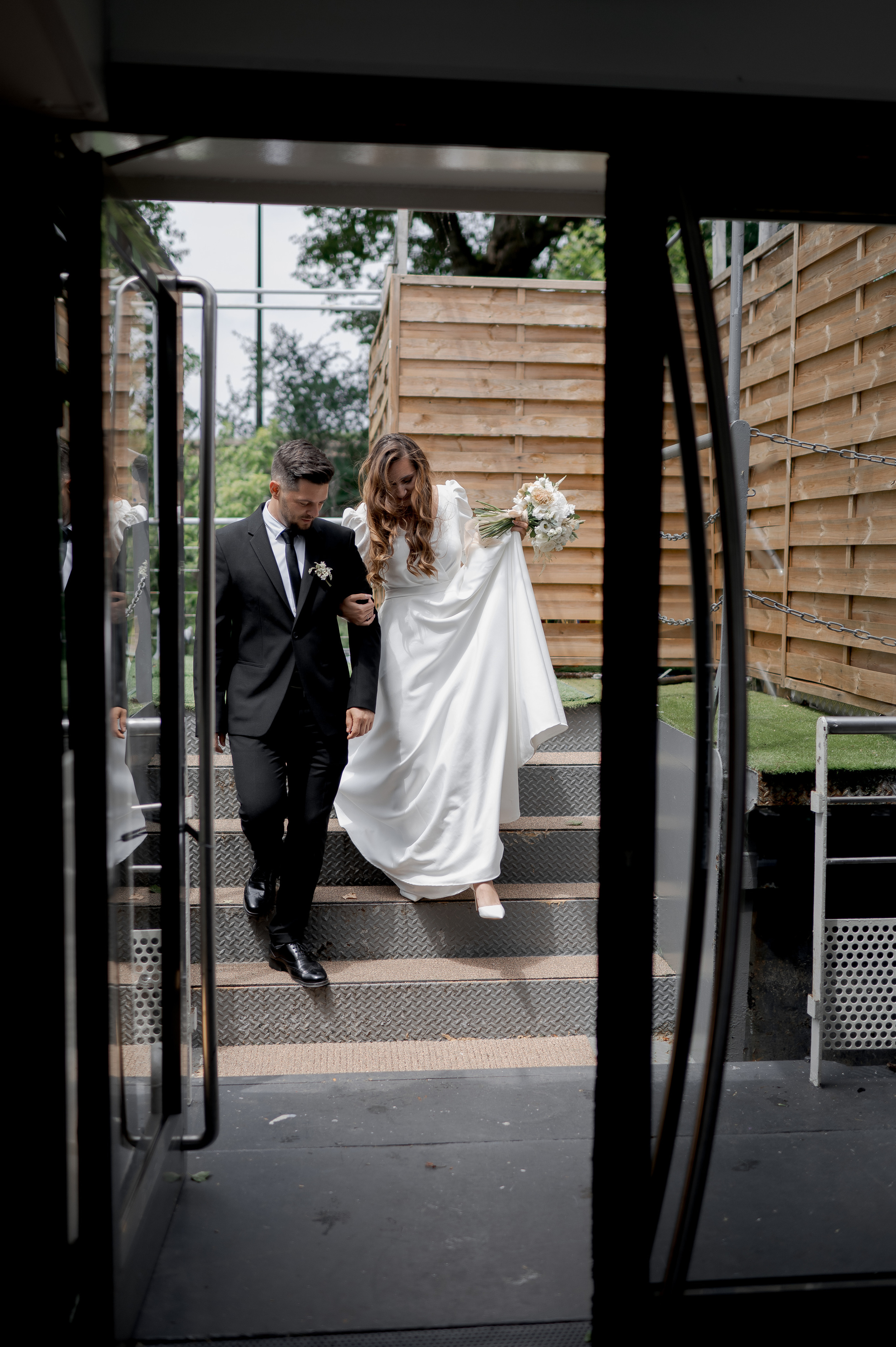 Paris Wedding on The Seine. Wedding photographer and videographer based in Timisoara, Romania