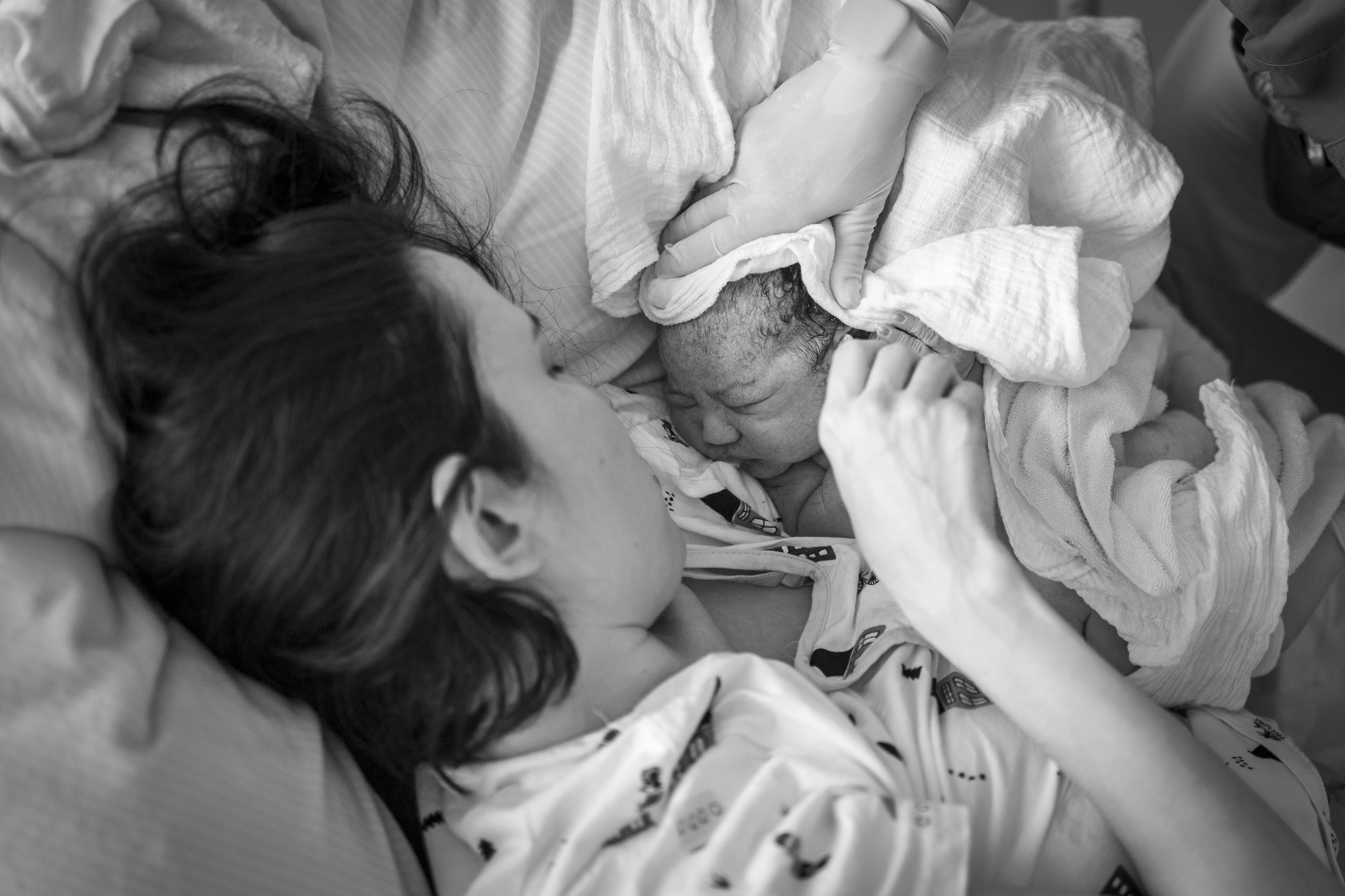 Why birth photography isn’t madness — it’s memory. Family & Maternity Photographer in Dresden Tatiana Mudryak