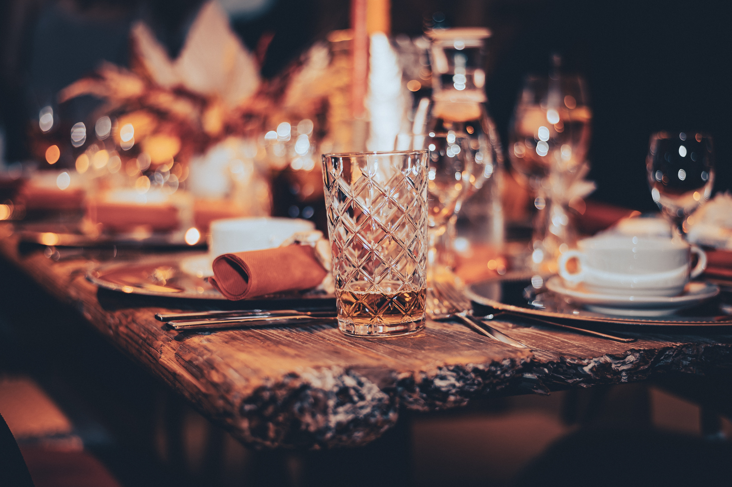 Hochzeitsreportage. Ich bin Max, Designer, Art & Hochzeitsfotograf aus Germaringen