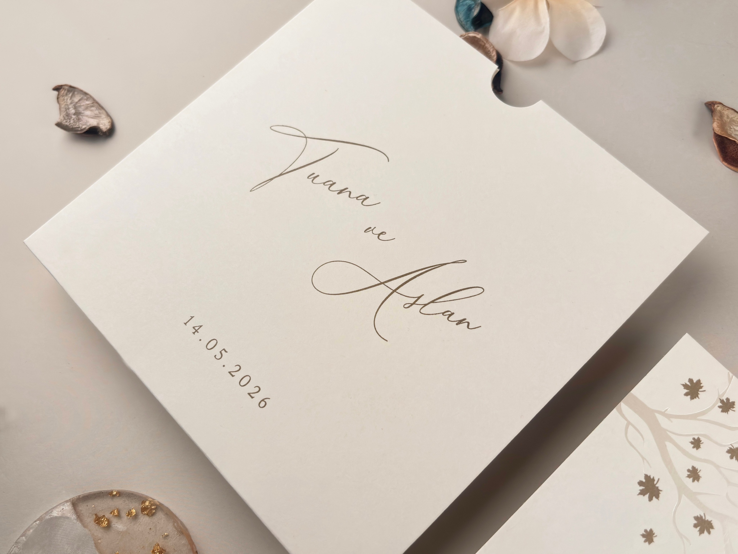 Invitații Elegante și Refined: Catalogul Ellite | Nunta, Petreceri, Evenimente Corporate.- invitații nuntă - modele invitații nuntă - invitații nuntă 2025 - invitații de nuntă elegante - invitații de nuntă personalizate - invitații nuntă online - invitații nuntă handmade - catalog invitații nuntă - invitații originale nuntă - invitații de nuntă moderne - invitații nuntă vintage - invitații nuntă rustice - invitații nuntă clasice - design invitații nuntă - invitații de nuntă cu tematică.- invitații nuntă florale - invitații nuntă boho - invitații nuntă aurii - invitații nuntă minimaliste - invitații nuntă cu sigiliu - invitații nuntă cu acuarelă - invitații nuntă cu fotografie - invitații nuntă cu inițiale - invitații nuntă elegante alb-negru - invitații nuntă cu hârtie texturată - invitații nuntă cu decupaj laser - invitații nuntă cu flori uscate. - print invitații nuntă - invitații nuntă personalizate cu numele mirilor - invitații nuntă cu plic inclus - invitații nuntă cu cartolină dublă - invitații nuntă calitate premium - invitații nuntă ieftine - invitații nuntă rapide.- invitații nuntă România - invitații nuntă București / Botoșani . Iași suceava- invitații nuntă cu livrare în țară - invitații nuntă online România.- „Invitație de nuntă elegantă cu design floral și plic crem” - „Model de invitație de nuntă vintage cu sigiliu de ceară” - „Set complet invitații de nuntă personalizate cu inițialele mirilor” - „Invitație de nuntă modernă cu design minimalist și text negru pe fundal alb” - „Invitație de nuntă rustică pe hârtie kraft cu șnur de iută” - „Invitație de nuntă cu decupaj laser și detalii aurii” - „Invitație de nuntă în stil boho cu imprimeu floral colorat” - „Invitație romantică de nuntă cu flori uscate și panglică din satin” - „Invitație de nuntă clasică cu monogramă și font caligrafic” - „Invitație de nuntă în stil glamour cu folie aurie și text embosat”- „Model de invitație de nuntă 2025 cu design elegant și font modern” - „Cele mai noi invitații de nuntă 2025 – stil floral, sofisticat”