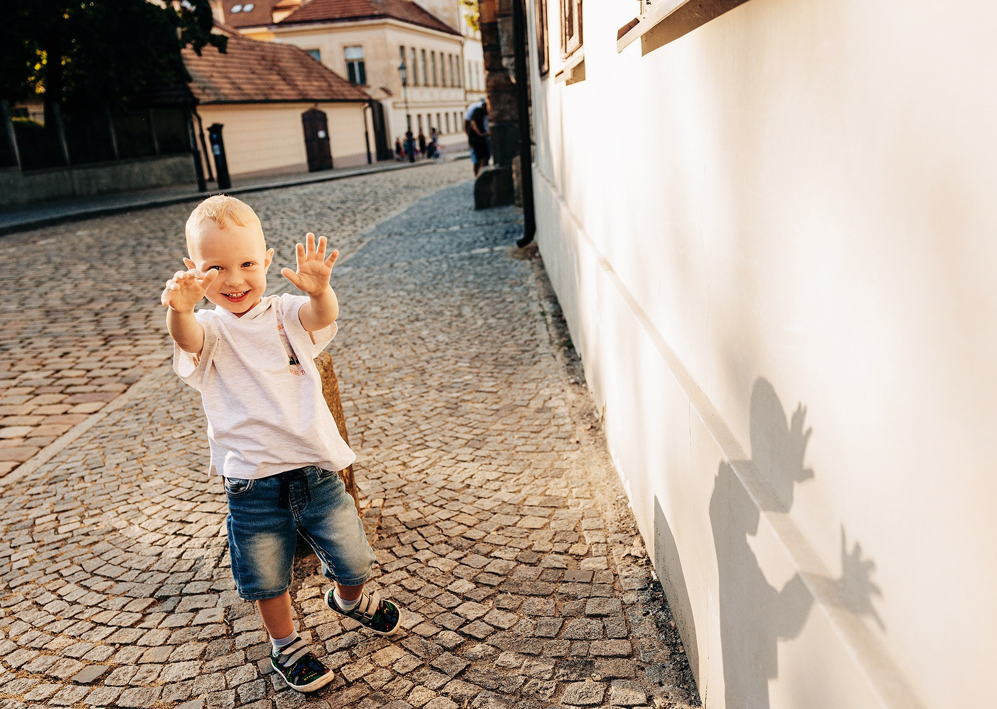 Таня, Андрей и Паша на прогулке. Family and wedding photographer in Prague Natalia Fedori
