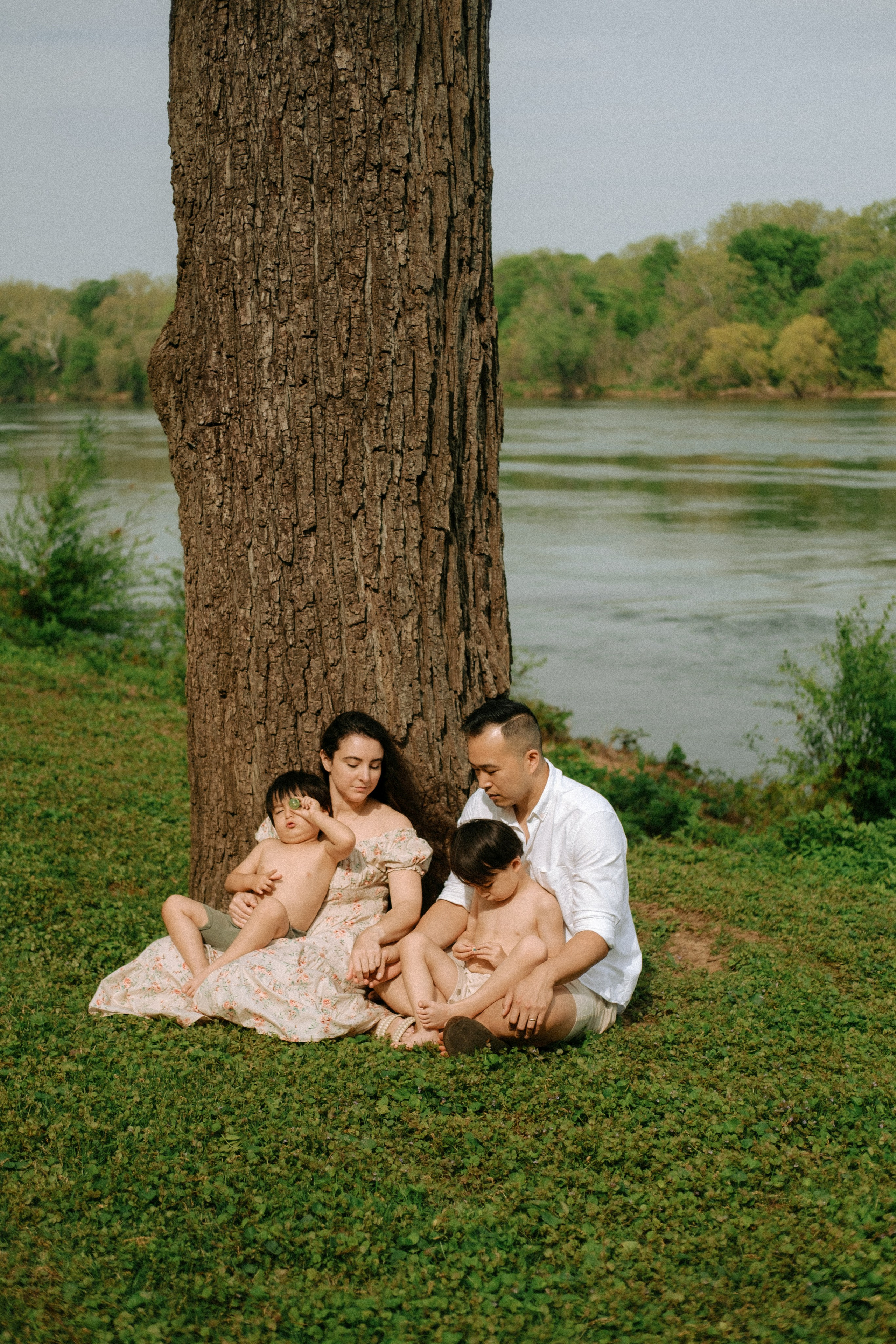 Cozy In-Home Family Photo Session in a Historic Richmond Victorian Home. Family Photographer Anna Dobrovolskaia | Richmond, VA