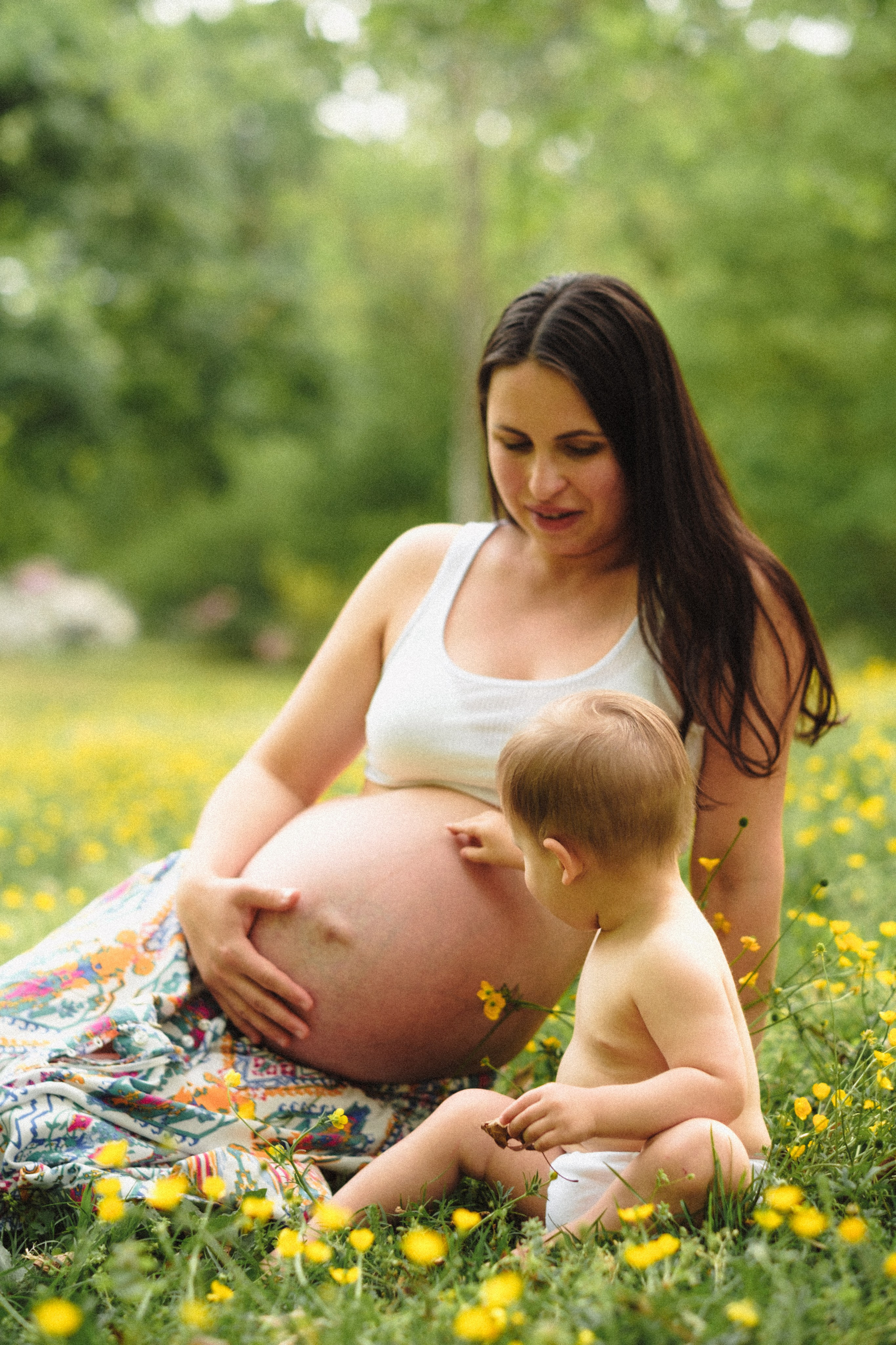 Spring Maternity Session at Bryan Park in Richmond, VA. Family Photographer Anna Dobrovolskaia | Richmond, VA