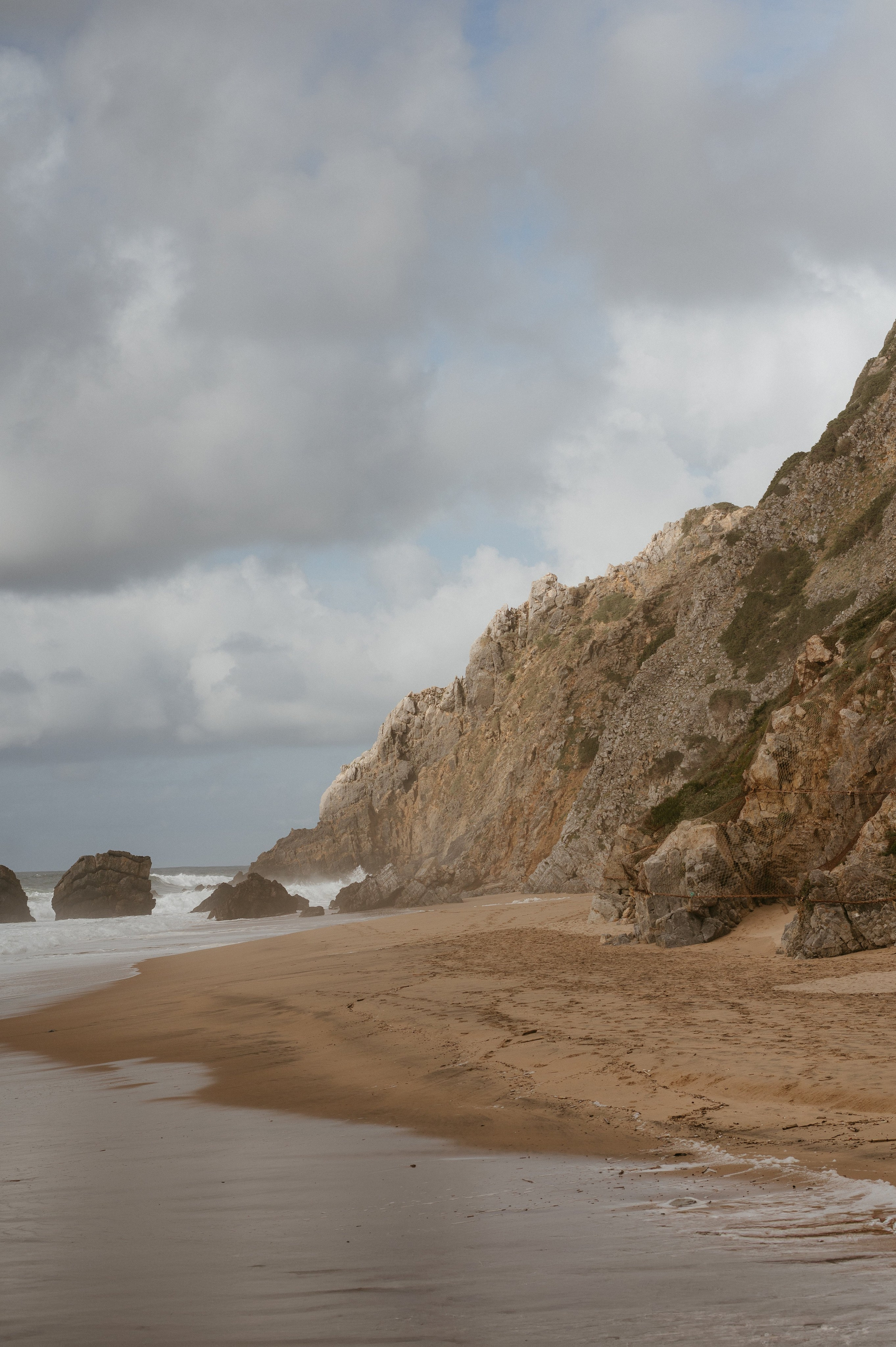 Ședință foto de nuntă pe plaja Adraga – emoție la malul oceanului Atlantic. Valentin Melen — wedding photographer