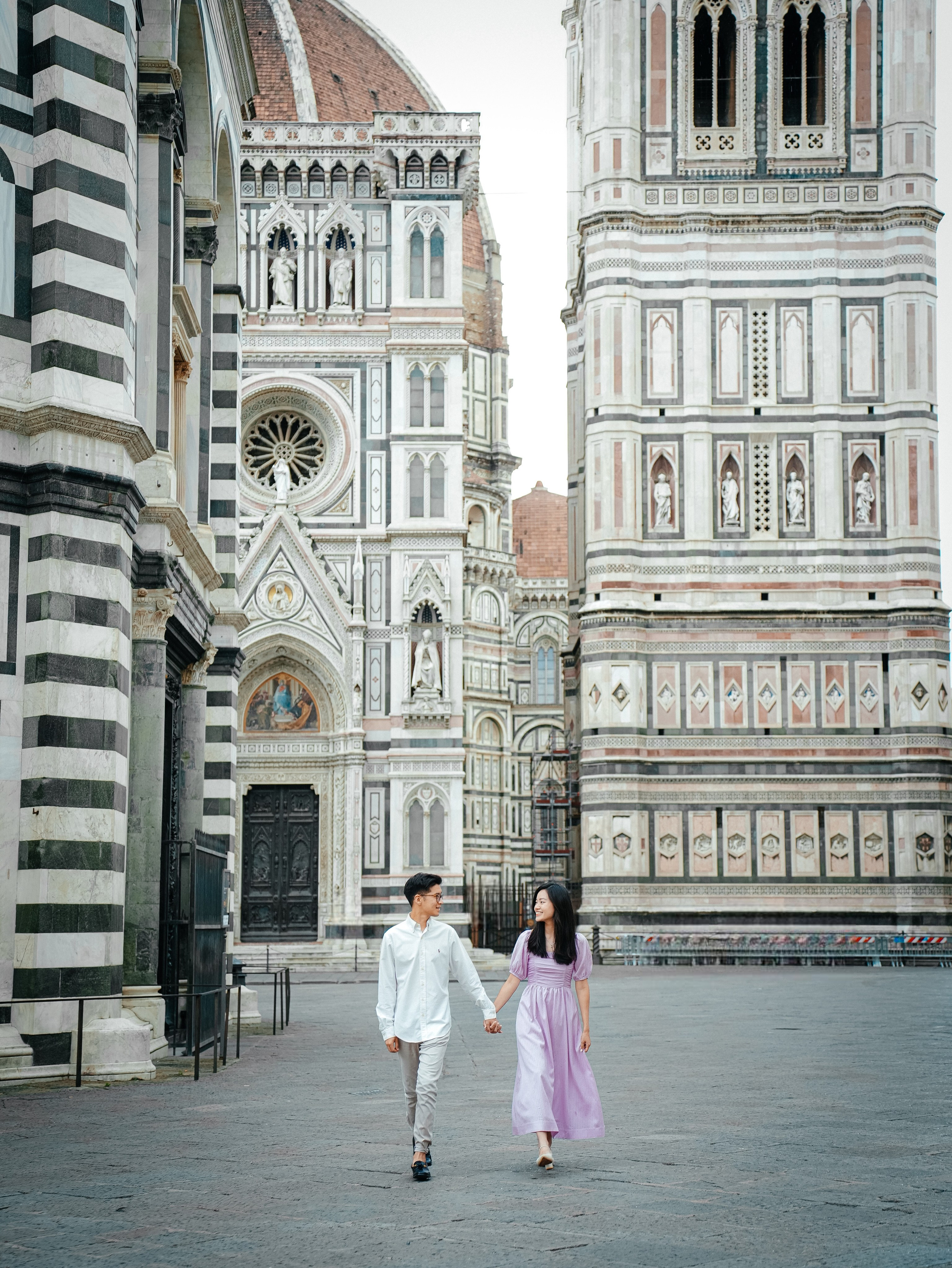 Classic Photoshoot Duomo & pz Michelangelo. Wedding Photographer in Italy
