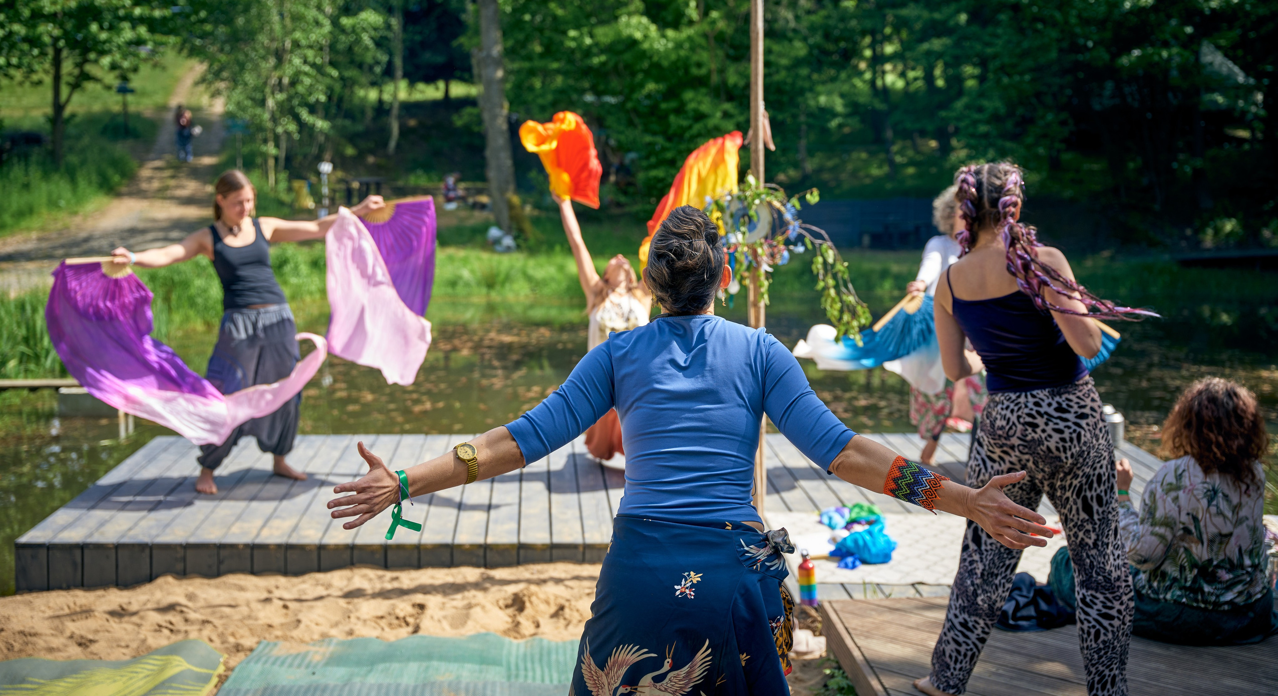 „Wachlarze na Plaży” - warsztat Nadii Szypiłow na Mikrofestiwalu „2uRodziny Turkusowej Wyspy”. Andriej Szypilow — Photography & Videography