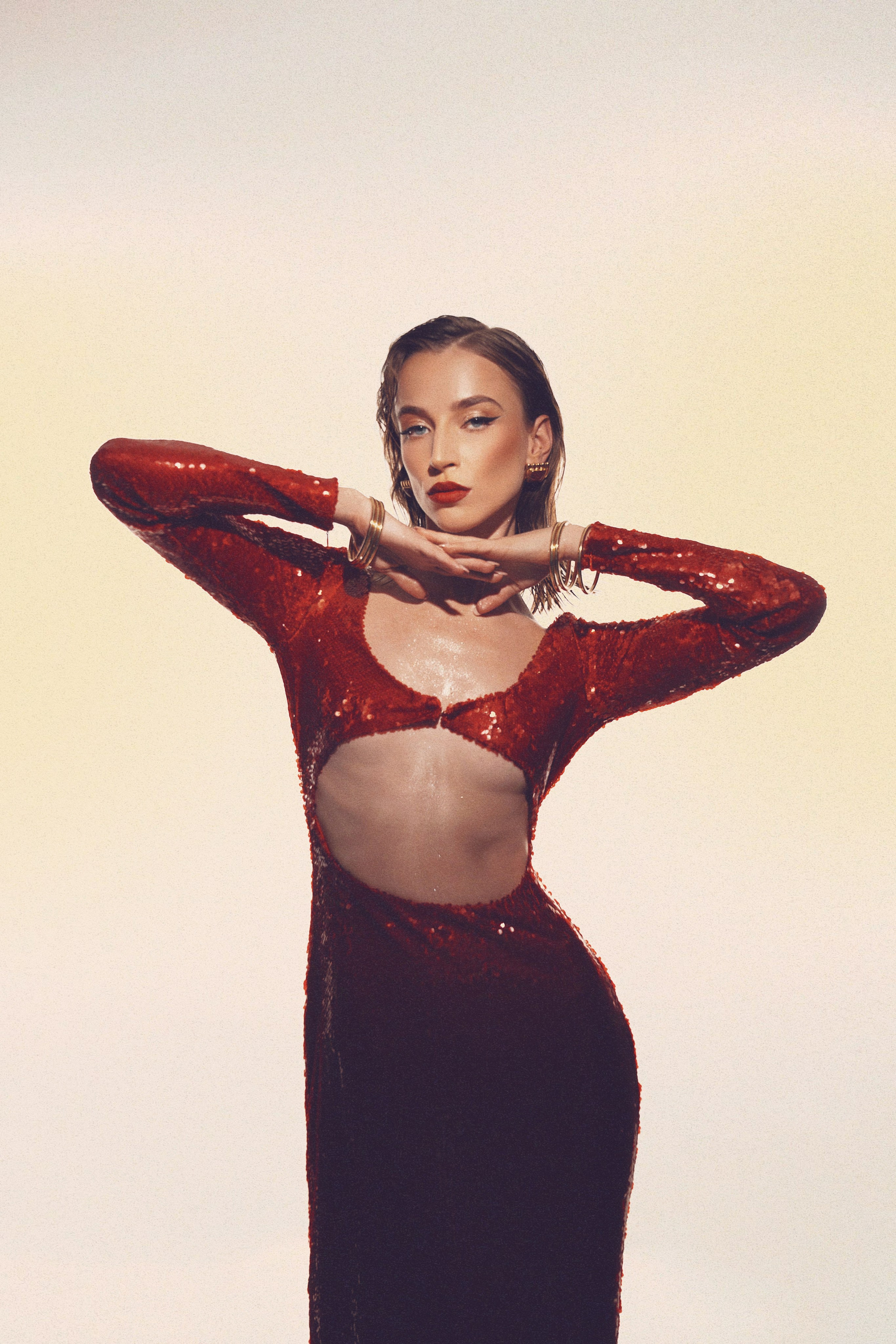 Professioneller Studiofotograf in München – Fotos, Content Creation, Shooting für jeden Anlass. Fotostudio Aesthetic Space in München. Fotostudio mieten ab 1 Stunde