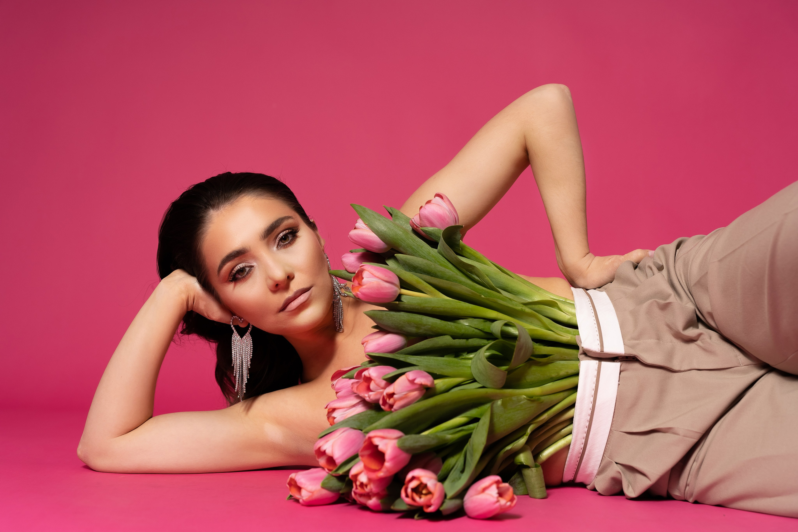 Ladies. Photographer in Paris