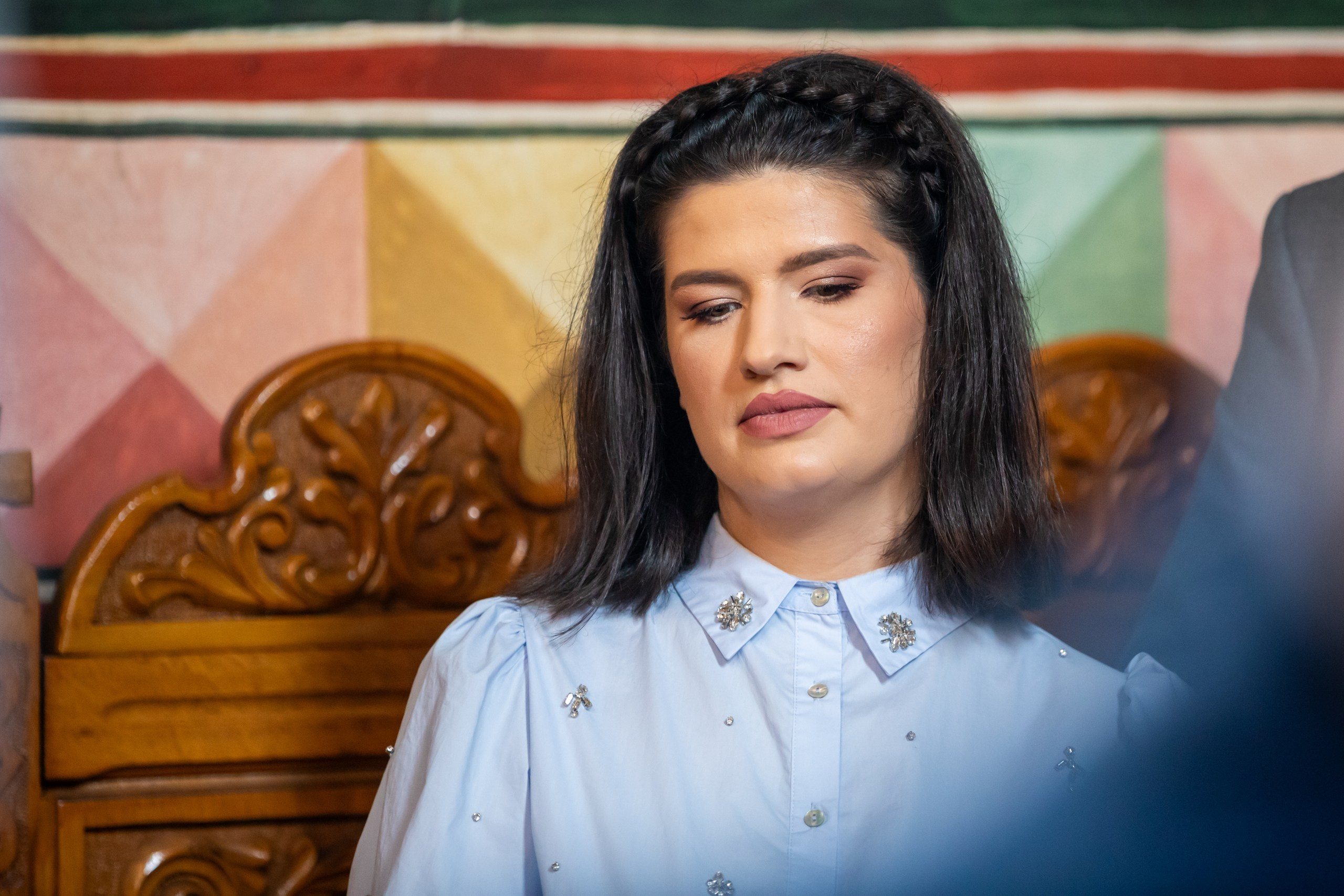 fotograf botez , fotografie botez Botoșani, fotograf Alin Chirilă, amintiri botez, fotografii botez, botez Miruna Parascheva, fotograf copii, fotografie botez în Botoșani-alt="botez , fotografie botez Alin Chirilă, amintiri botez, fotografii emoționante botez Botoșani"-- fotografii-botez-bebelus- amintiri-botez-micuț- moment-sfânt-crestinare- fotografie-emotionanta-botez- detalii-botez-bebelusi- parinti-fericiti-la-botez- fotograf-botez-profesionist- botez-in-biserica-ortodoxa- micuț-botezat-cu-emoție- zâmbete-și-lacrimi-la-botez- bebeluș-la-cristelniță- decor-botez-colorat- botez-cu-dragoste-și-credință- emotie-pura-la-botez- fotograf-botez-botosani- botez-iasi-suceava-fotograf- amintiri-nepretuite-botez-- Preotul ținându-l pe micuțul Mathias Gabriel la botez, în biserica Înălțarea Domnului, Copălău - Detalii de la botezul lui Mathias – lumânare, trusou și icoană - Familia lui Mathias Gabriel alături de micuț, în ziua botezului - Portret emoționant cu mama și bebelușul în brațe, în biserică,fotograf profesionist evenimente Botoșani, Iași, Suceava, Fălticeni, Bacău, Pașcani, Roman - AlinoFotoStudio by Alin Chirilă - servicii foto nuntă, botez, cununie, ședințe foto creative, albume personalizate, fotografii emoționante și calitative pentru cele mai importante momente din viață,fotograf nuntă Botoșani Alin Chirilă, ședință foto botez Iași - AlinoFotoStudio, servicii fotograf profesionist evenimente Suceava, fotograf cununie civilă Fălticeni - Alin Chirilă, album foto nuntă personalizat Bacău.“Bebeluș botezat în biserică, ținut în brațe de nași” • “Detaliu cu lumânarea de botez decorată cu flori albe” • “Părinți emoționați alături de copilul lor la ceremonia de botez” • “Masa festivă de botez cu decor tematic și tort personalizat” • “Momentul în care preotul toarnă apă sfințită pe fruntea bebelușului” “Bebeluș în rochie albă de botez, zâmbind în brațele mamei” • “Detaliu cu cruciulița de botez așezată pe o pernă de satin” • “Părinți și nași aprinzând lumânările în timpul ceremoniei de botez” • “Tort de botez decorat cu figurine tematice și numele copilului” • “Copil botezat dormind liniștit în pătuțul decorat festiv” • “Momentul în care preotul binecuvântează copilul în fața altarului” • “Invitați adunându-se în jurul mesei festive la petrecerea de botez” • “Bebeluș ținând în mână o jucărie personalizată primită la botez” • “Familie fericită pozând împreună după ceremonia de botez” • “Decor tematic cu baloane și flori la locația petrecerii de botez” fotograf Botoșani fotograf evenimente fotograf botez Alin Chirila fotograf alinofotostudio.fotograf botez Amelis Maria, fotografie botez Botoșani, fotograf Alin Chirilă, amintiri botez, fotografii botez, botez Amelis Maria, fotograf copii, fotografie botez în Botoșani,